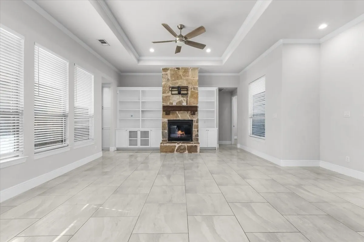 Single Family Residence For Sale in Johnson County , 6028 Berry Ridge Lane, Joshua, Texas 76058, 4 Bedroom, 2 Bathroom, 2 Garage spaces, 2,086 Sqft, built in 2021, mls#21392787, Real Estate Agent in Joshua, Homes For Sale in Johnson county, Homes For Sale in Joshua, Realtor in Joshua Texas, Real Estate Brokerage Independent Realty Texas, Luminita Cordes Realtor