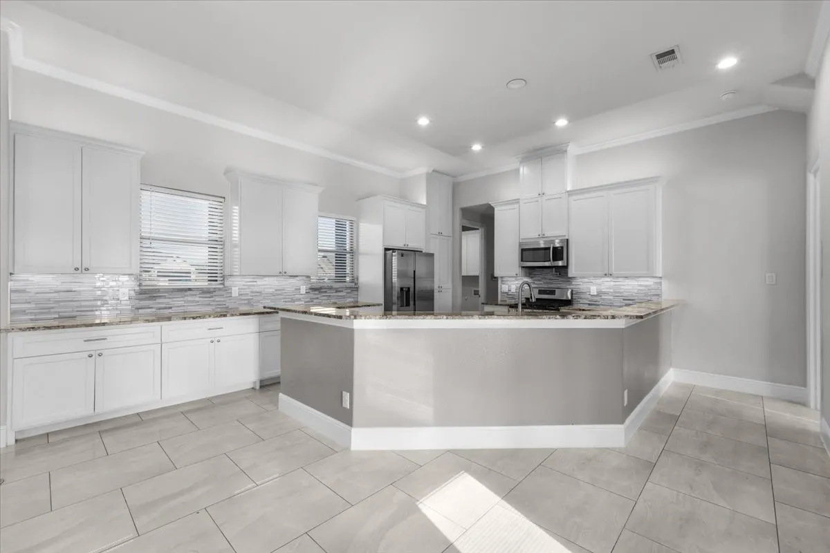 Single Family Residence For Sale in Johnson County , 6028 Berry Ridge Lane, Joshua, Texas 76058, 4 Bedroom, 2 Bathroom, 2 Garage spaces, 2,086 Sqft, built in 2021, mls#21392787, Real Estate Agent in Joshua, Homes For Sale in Johnson county, Homes For Sale in Joshua, Realtor in Joshua Texas, Real Estate Brokerage Independent Realty Texas, Luminita Cordes Realtor