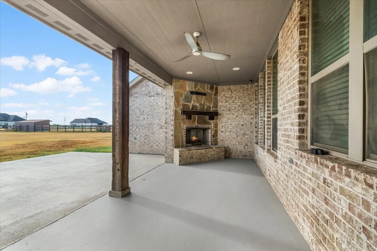 Single Family Residence For Sale in Johnson County , 6028 Berry Ridge Lane, Joshua, Texas 76058, 4 Bedroom, 2 Bathroom, 2 Garage spaces, 2,086 Sqft, built in 2021, mls#21392787, Real Estate Agent in Joshua, Homes For Sale in Johnson county, Homes For Sale in Joshua, Realtor in Joshua Texas, Real Estate Brokerage Independent Realty Texas, Luminita Cordes Realtor
