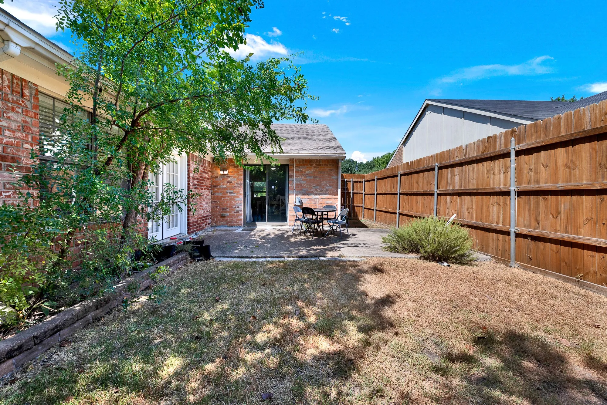 Single Family Residence For Rent in Dallas County , 108 Kingsbridge Drive, Garland, Texas 75040, 3 Bedroom, 2 Bathroom, 2 Garage spaces, 1,419 Sqft, built in 1984, mls#21390300, Real Estate Agent in Garland, Homes For Rent in Dallas county, Homes For Rent in Garland, Realtor in Garland Texas, Real Estate Brokerage Independent Realty Texas, Luminita Cordes Realtor