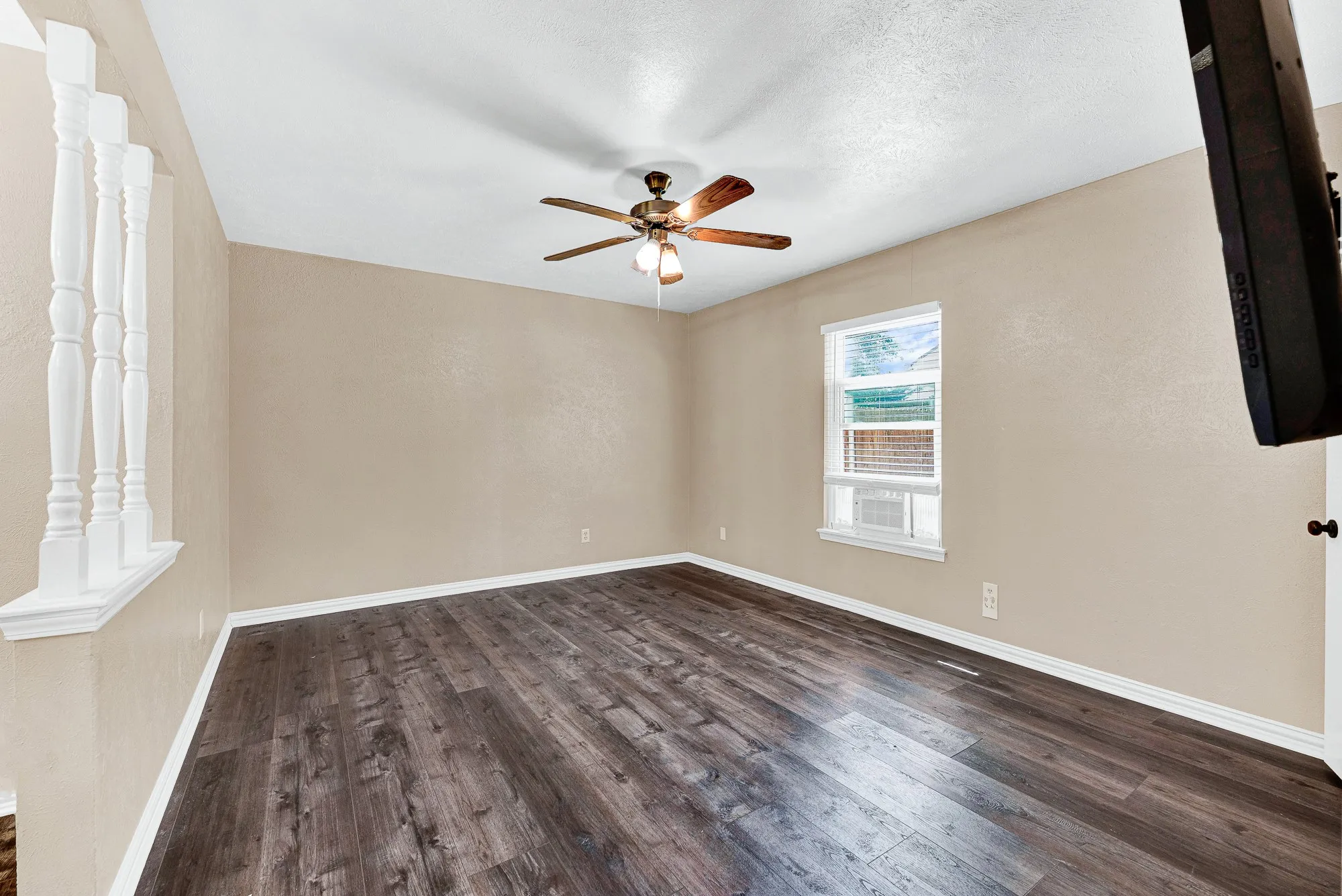 Single Family Residence For Rent in Dallas County , 108 Kingsbridge Drive, Garland, Texas 75040, 3 Bedroom, 2 Bathroom, 2 Garage spaces, 1,419 Sqft, built in 1984, mls#21390300, Real Estate Agent in Garland, Homes For Rent in Dallas county, Homes For Rent in Garland, Realtor in Garland Texas, Real Estate Brokerage Independent Realty Texas, Luminita Cordes Realtor