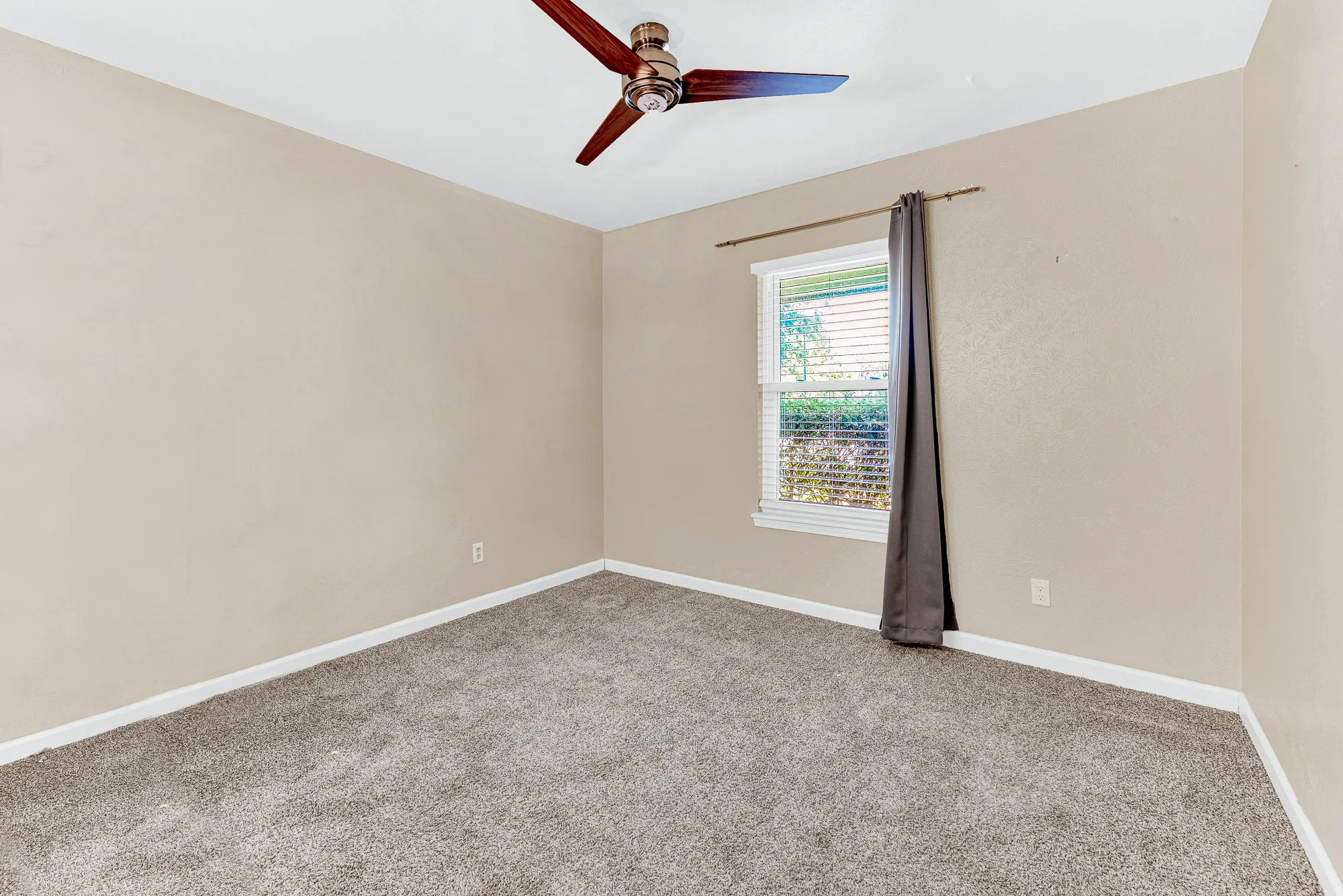Single Family Residence For Rent in Dallas County , 108 Kingsbridge Drive, Garland, Texas 75040, 3 Bedroom, 2 Bathroom, 2 Garage spaces, 1,419 Sqft, built in 1984, mls#21390300, Real Estate Agent in Garland, Homes For Rent in Dallas county, Homes For Rent in Garland, Realtor in Garland Texas, Real Estate Brokerage Independent Realty Texas, Luminita Cordes Realtor