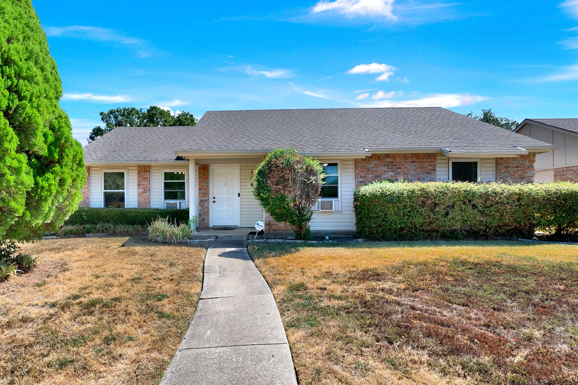 Single Family Residence For Rent in Dallas County , 108 Kingsbridge Drive, Garland, Texas 75040, 3 Bedroom, 2 Bathroom, 2 Garage spaces, 1,419 Sqft, built in 1984, mls#21390300, Real Estate Agent in Garland, Homes For Rent in Dallas county, Homes For Rent in Garland, Realtor in Garland Texas, Real Estate Brokerage Independent Realty Texas, Luminita Cordes Realtor