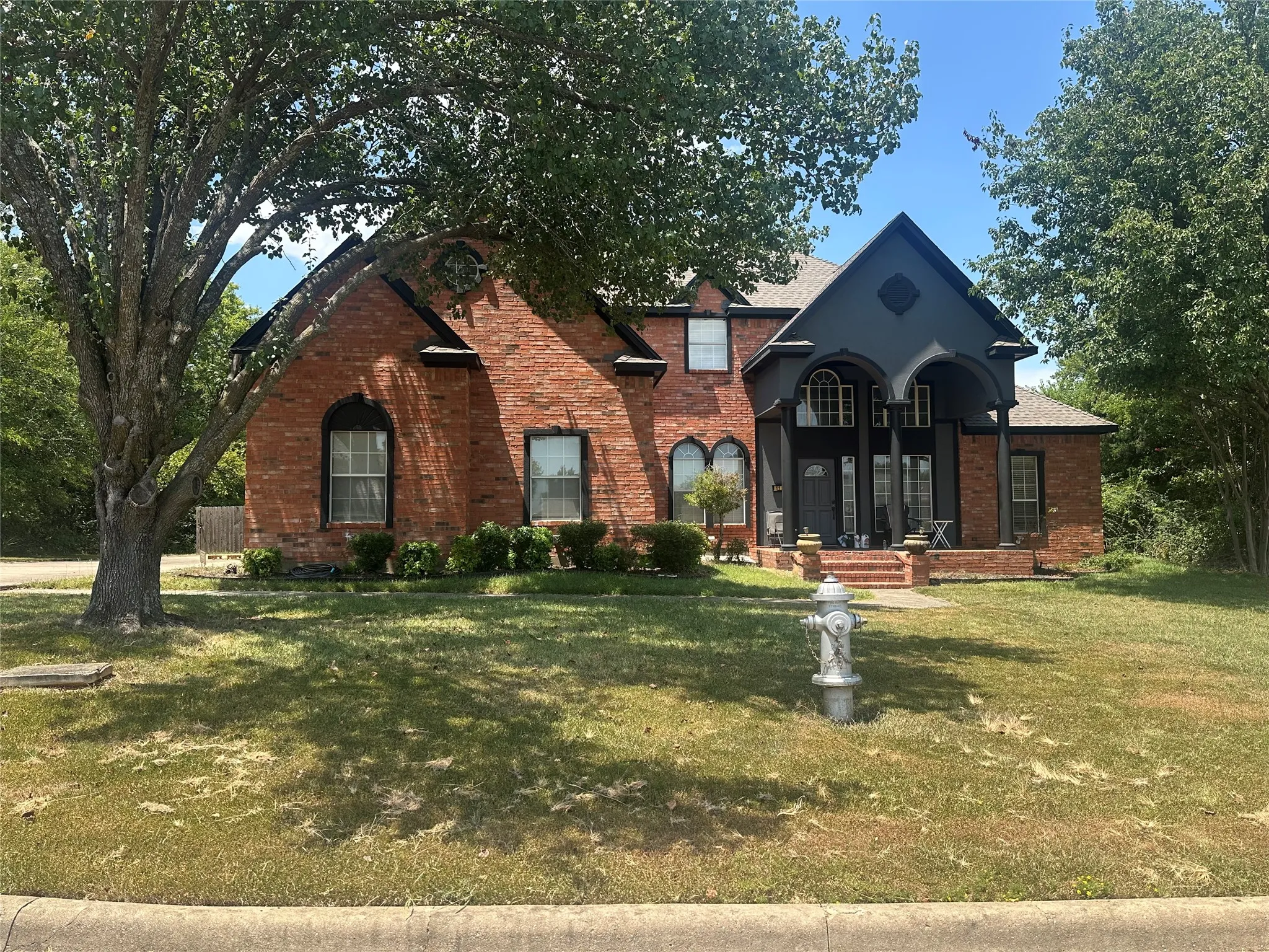 Single Family Residence For Sale in Grayson County , 115 Elm Creek, Pottsboro, Texas 75076, 3 Bedroom, 3 Bathroom, 2 Garage spaces, 3,009 Sqft, built in 1996, mls#21393113, Real Estate Agent in Pottsboro, Homes For Sale in Grayson county, Homes For Sale in Pottsboro, Realtor in Pottsboro Texas, Real Estate Brokerage Independent Realty Texas, Luminita Cordes Realtor