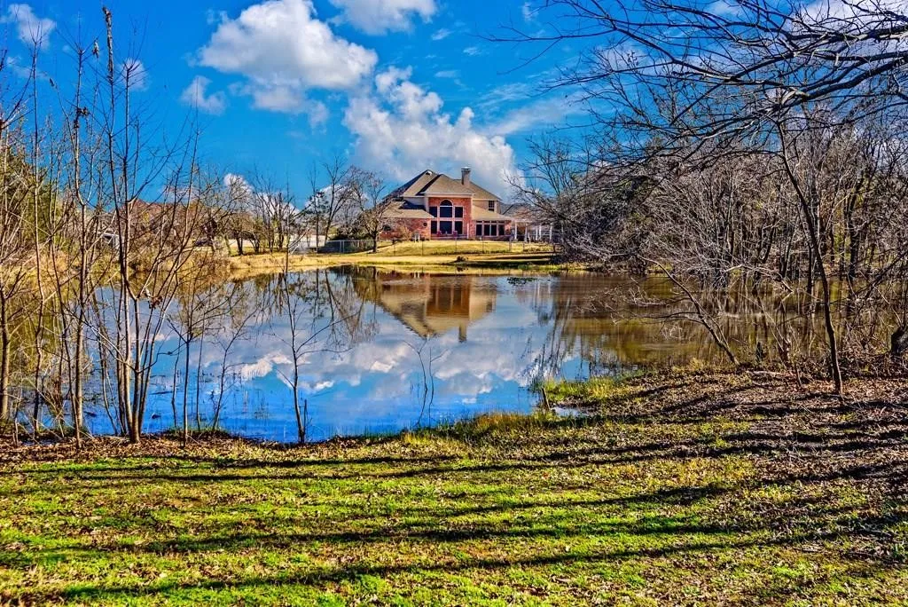 Single Family Residence For Sale in Grayson County , 115 Elm Creek, Pottsboro, Texas 75076, 3 Bedroom, 3 Bathroom, 2 Garage spaces, 3,009 Sqft, built in 1996, mls#21393113, Real Estate Agent in Pottsboro, Homes For Sale in Grayson county, Homes For Sale in Pottsboro, Realtor in Pottsboro Texas, Real Estate Brokerage Independent Realty Texas, Luminita Cordes Realtor