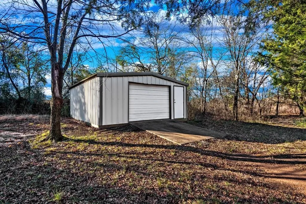 Single Family Residence For Sale in Grayson County , 115 Elm Creek, Pottsboro, Texas 75076, 3 Bedroom, 3 Bathroom, 2 Garage spaces, 3,009 Sqft, built in 1996, mls#21393113, Real Estate Agent in Pottsboro, Homes For Sale in Grayson county, Homes For Sale in Pottsboro, Realtor in Pottsboro Texas, Real Estate Brokerage Independent Realty Texas, Luminita Cordes Realtor