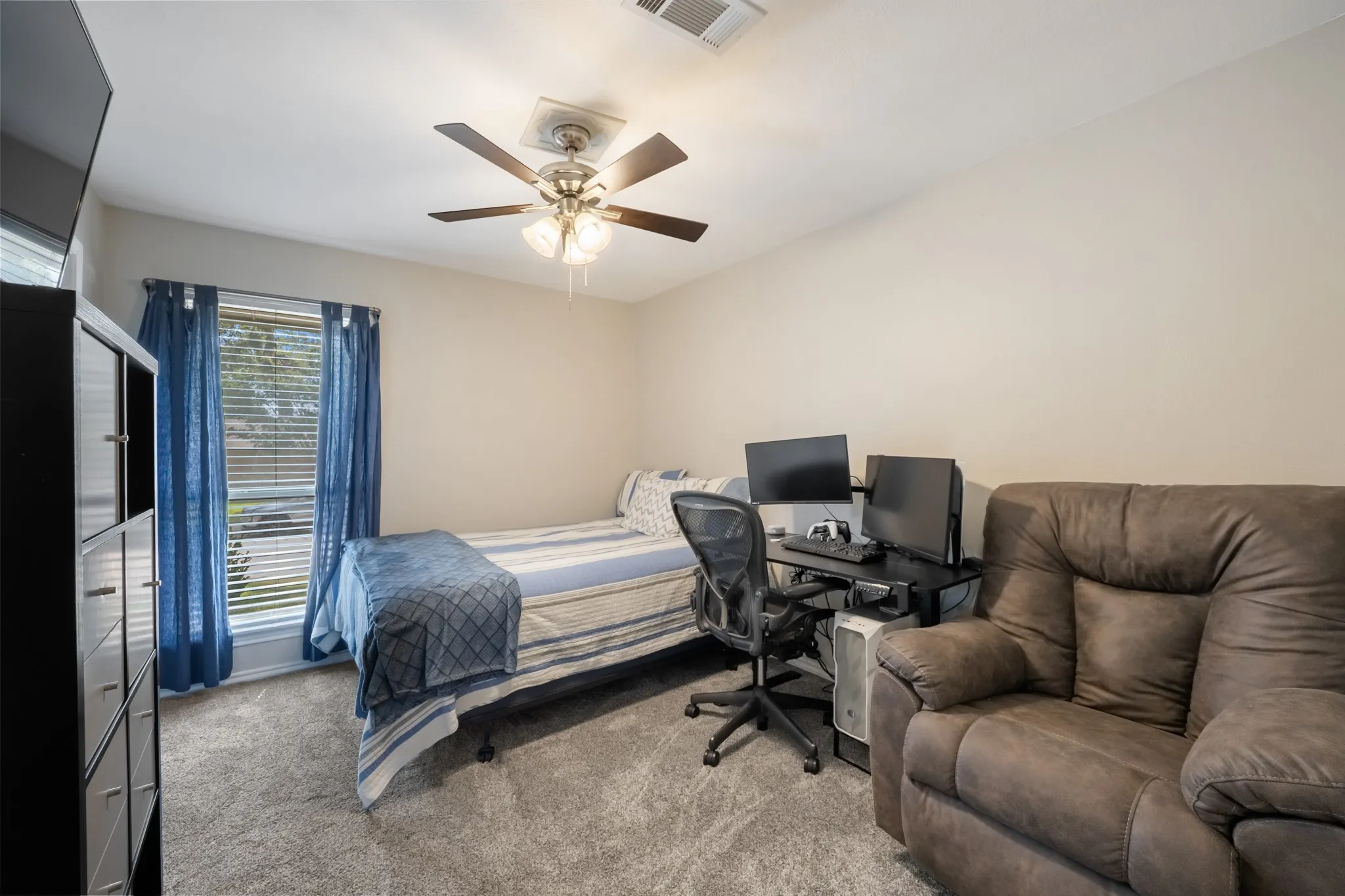 Single Family Residence For Sale in Denton County , 1931 Robin Meadow Drive, Carrollton, Texas 75007, 3 Bedroom, 2 Bathroom, 2 Garage spaces, 1,672 Sqft, built in 1983, mls#21392498, Real Estate Agent in Carrollton, Homes For Sale in Denton county, Homes For Sale in Carrollton, Realtor in Carrollton Texas, Real Estate Brokerage Independent Realty Texas, Luminita Cordes Realtor