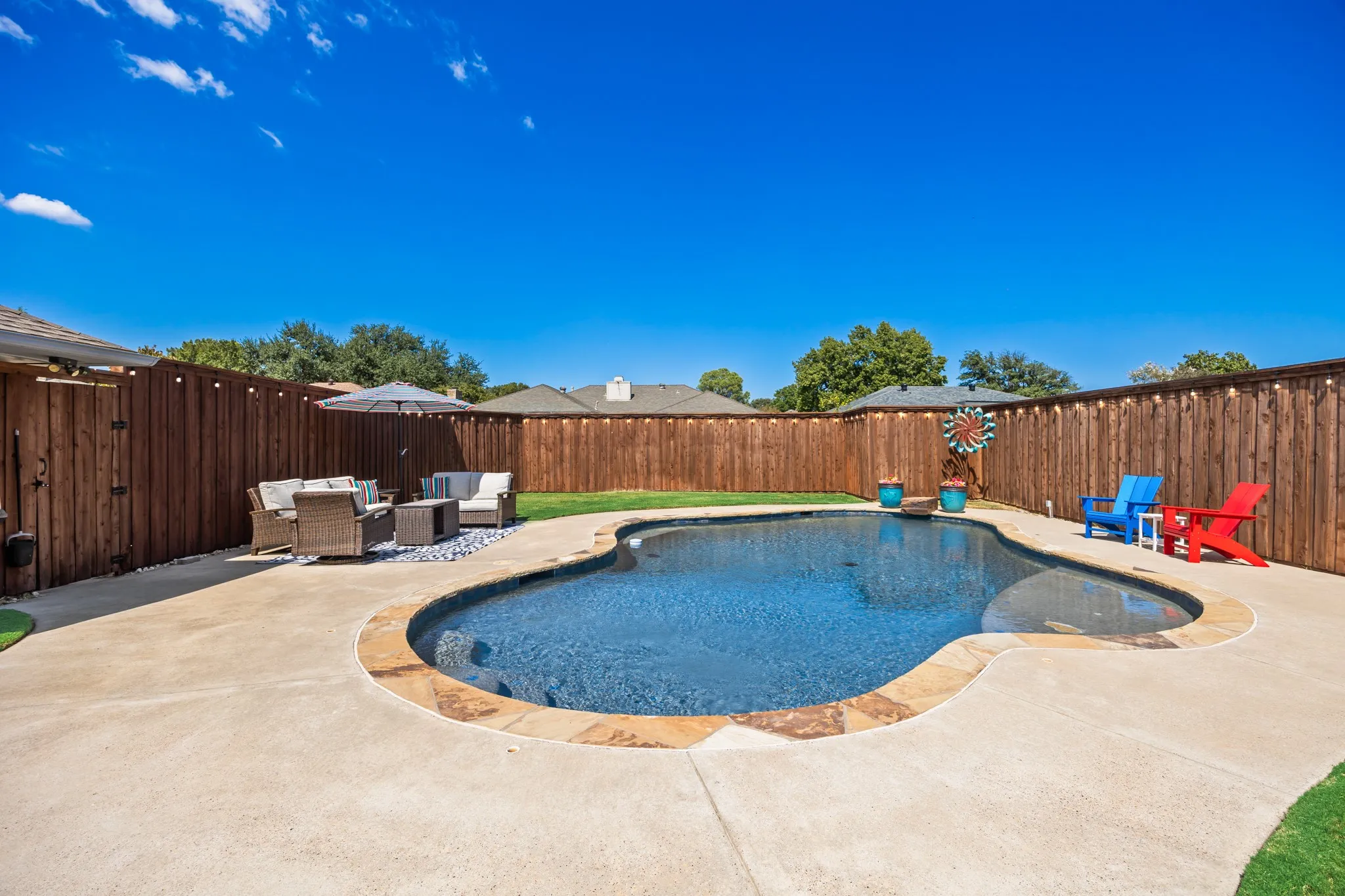 Single Family Residence For Sale in Denton County , 1931 Robin Meadow Drive, Carrollton, Texas 75007, 3 Bedroom, 2 Bathroom, 2 Garage spaces, 1,672 Sqft, built in 1983, mls#21392498, Real Estate Agent in Carrollton, Homes For Sale in Denton county, Homes For Sale in Carrollton, Realtor in Carrollton Texas, Real Estate Brokerage Independent Realty Texas, Luminita Cordes Realtor