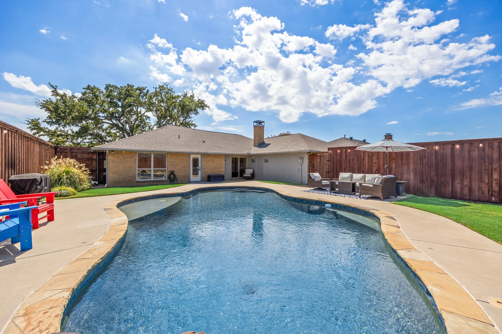 Single Family Residence For Sale in Denton County , 1931 Robin Meadow Drive, Carrollton, Texas 75007, 3 Bedroom, 2 Bathroom, 2 Garage spaces, 1,672 Sqft, built in 1983, mls#21392498, Real Estate Agent in Carrollton, Homes For Sale in Denton county, Homes For Sale in Carrollton, Realtor in Carrollton Texas, Real Estate Brokerage Independent Realty Texas, Luminita Cordes Realtor