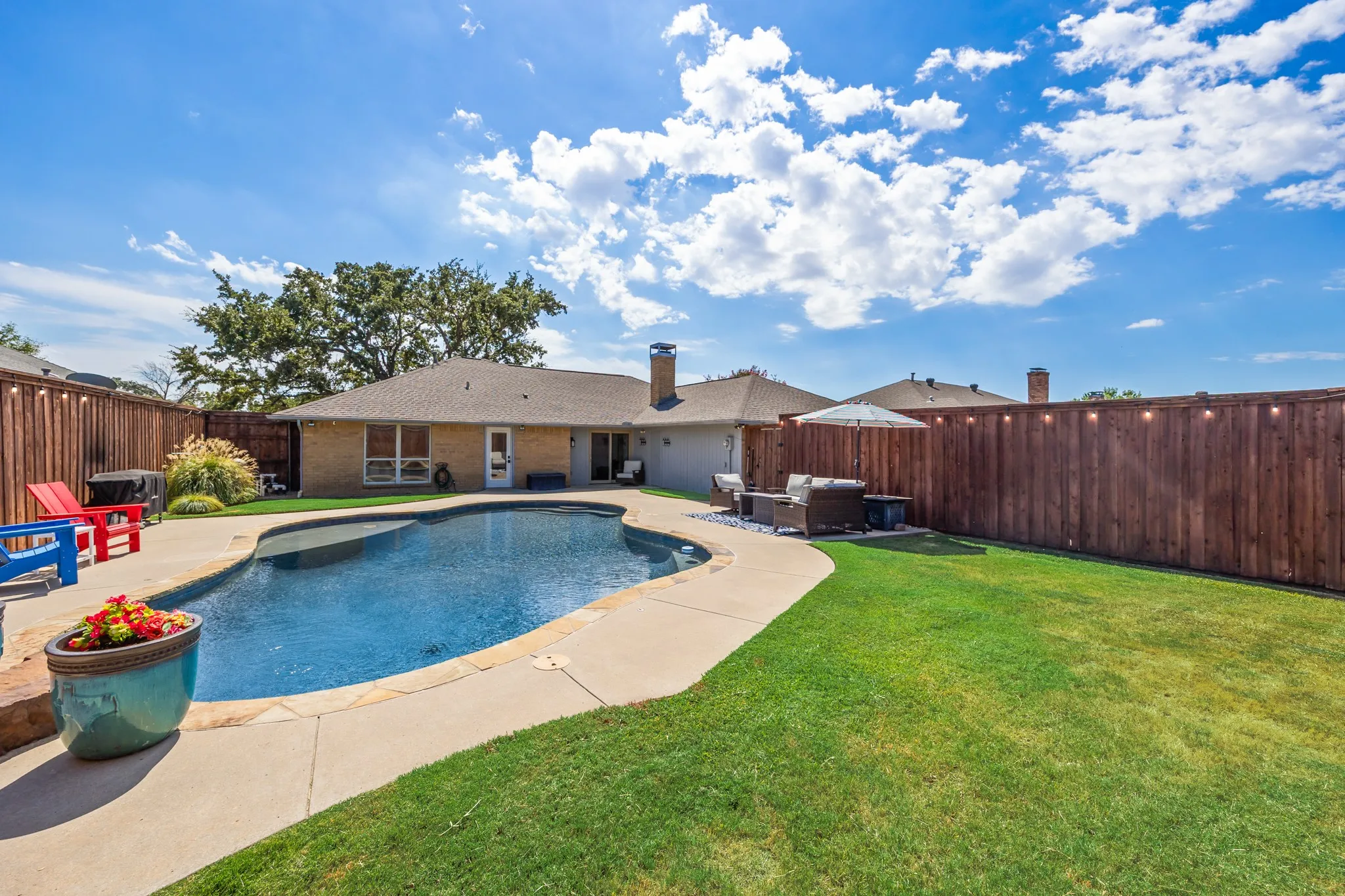 Single Family Residence For Sale in Denton County , 1931 Robin Meadow Drive, Carrollton, Texas 75007, 3 Bedroom, 2 Bathroom, 2 Garage spaces, 1,672 Sqft, built in 1983, mls#21392498, Real Estate Agent in Carrollton, Homes For Sale in Denton county, Homes For Sale in Carrollton, Realtor in Carrollton Texas, Real Estate Brokerage Independent Realty Texas, Luminita Cordes Realtor