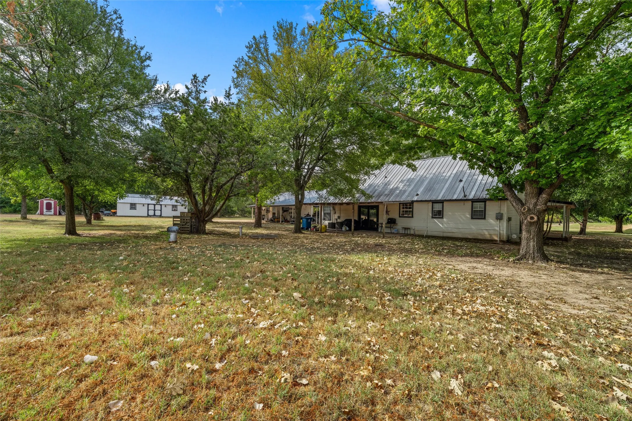 Single Family Residence For Sale in Hill County , 178 Murdoch Road, Whitney, Texas 76692, 3 Bedroom, 3 Bathroom, Garage spaces, 2,308 Sqft, built in 1986, mls#21393057, Real Estate Agent in Whitney, Homes For Sale in Hill county, Homes For Sale in Whitney, Realtor in Whitney Texas, Real Estate Brokerage Independent Realty Texas, Luminita Cordes Realtor
