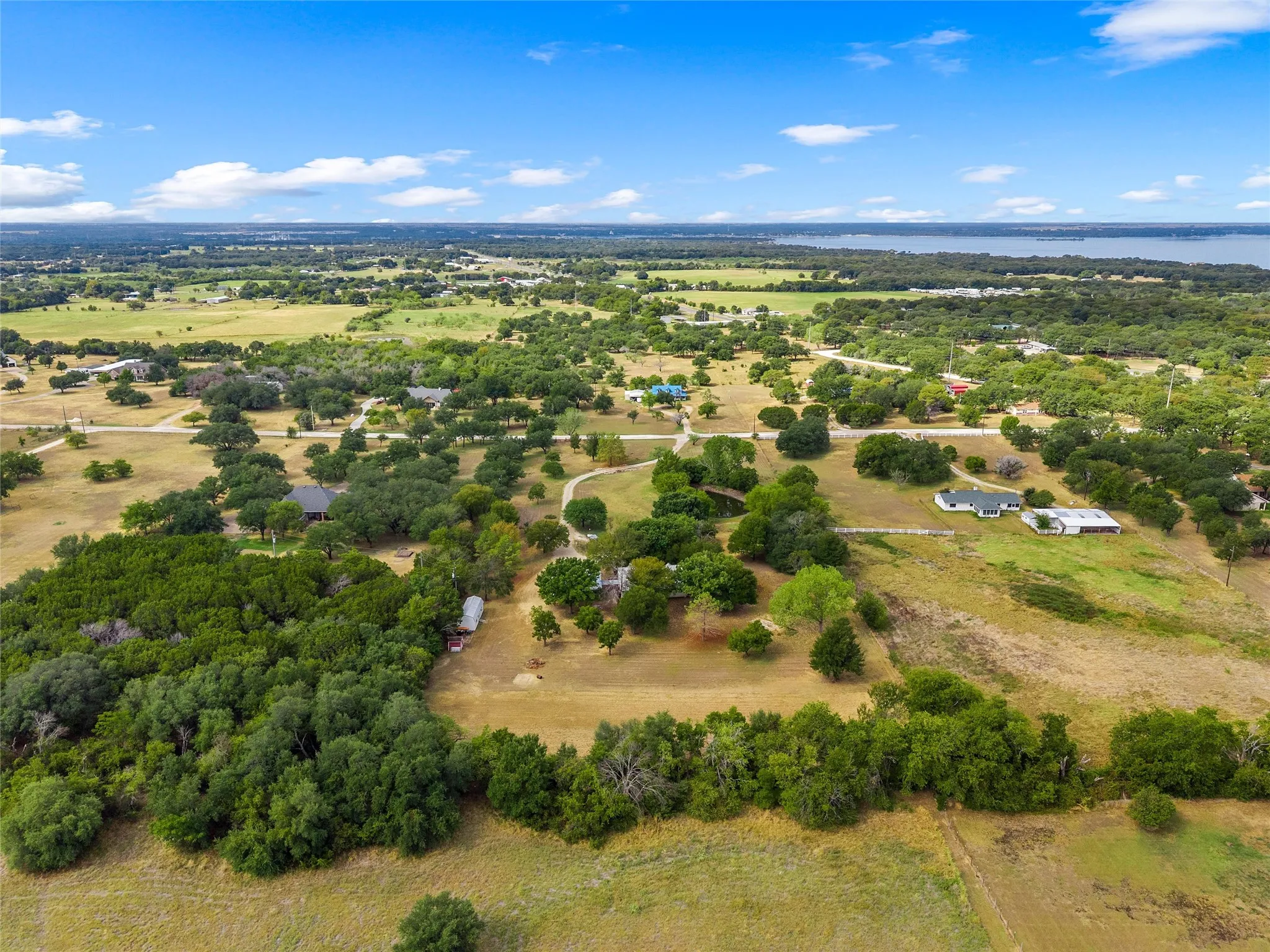 Single Family Residence For Sale in Hill County , 178 Murdoch Road, Whitney, Texas 76692, 3 Bedroom, 3 Bathroom, Garage spaces, 2,308 Sqft, built in 1986, mls#21393057, Real Estate Agent in Whitney, Homes For Sale in Hill county, Homes For Sale in Whitney, Realtor in Whitney Texas, Real Estate Brokerage Independent Realty Texas, Luminita Cordes Realtor