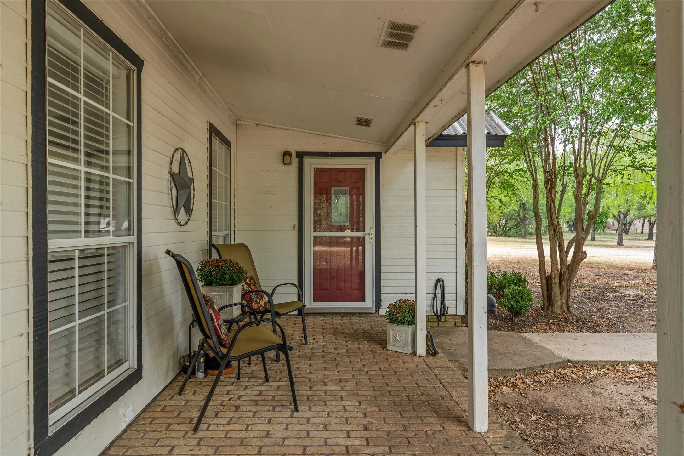Single Family Residence For Sale in Hill County , 178 Murdoch Road, Whitney, Texas 76692, 3 Bedroom, 3 Bathroom, Garage spaces, 2,308 Sqft, built in 1986, mls#21393057, Real Estate Agent in Whitney, Homes For Sale in Hill county, Homes For Sale in Whitney, Realtor in Whitney Texas, Real Estate Brokerage Independent Realty Texas, Luminita Cordes Realtor