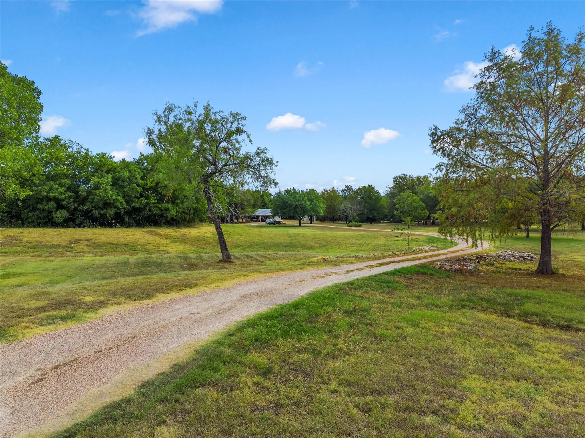 Single Family Residence For Sale in Hill County , 178 Murdoch Road, Whitney, Texas 76692, 3 Bedroom, 3 Bathroom, Garage spaces, 2,308 Sqft, built in 1986, mls#21393057, Real Estate Agent in Whitney, Homes For Sale in Hill county, Homes For Sale in Whitney, Realtor in Whitney Texas, Real Estate Brokerage Independent Realty Texas, Luminita Cordes Realtor