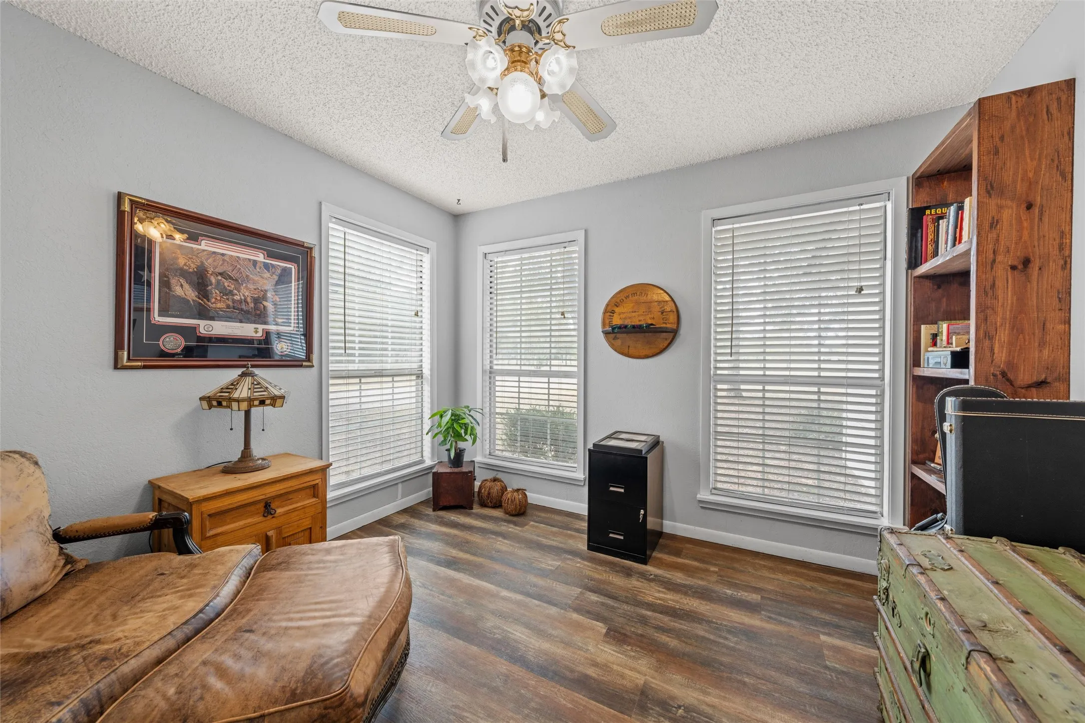 Single Family Residence For Sale in Hill County , 178 Murdoch Road, Whitney, Texas 76692, 3 Bedroom, 3 Bathroom, Garage spaces, 2,308 Sqft, built in 1986, mls#21393057, Real Estate Agent in Whitney, Homes For Sale in Hill county, Homes For Sale in Whitney, Realtor in Whitney Texas, Real Estate Brokerage Independent Realty Texas, Luminita Cordes Realtor