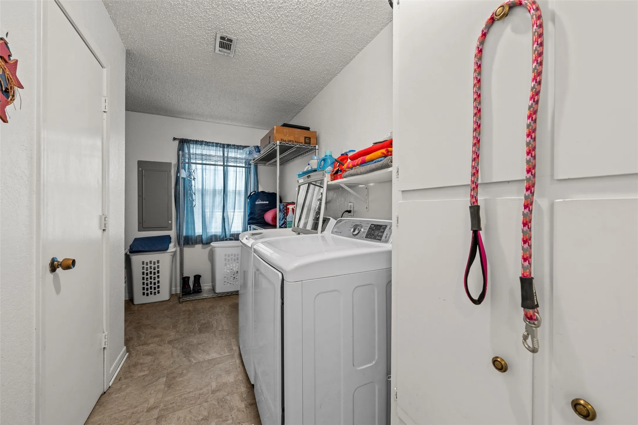Single Family Residence For Sale in Hill County , 178 Murdoch Road, Whitney, Texas 76692, 3 Bedroom, 3 Bathroom, Garage spaces, 2,308 Sqft, built in 1986, mls#21393057, Real Estate Agent in Whitney, Homes For Sale in Hill county, Homes For Sale in Whitney, Realtor in Whitney Texas, Real Estate Brokerage Independent Realty Texas, Luminita Cordes Realtor