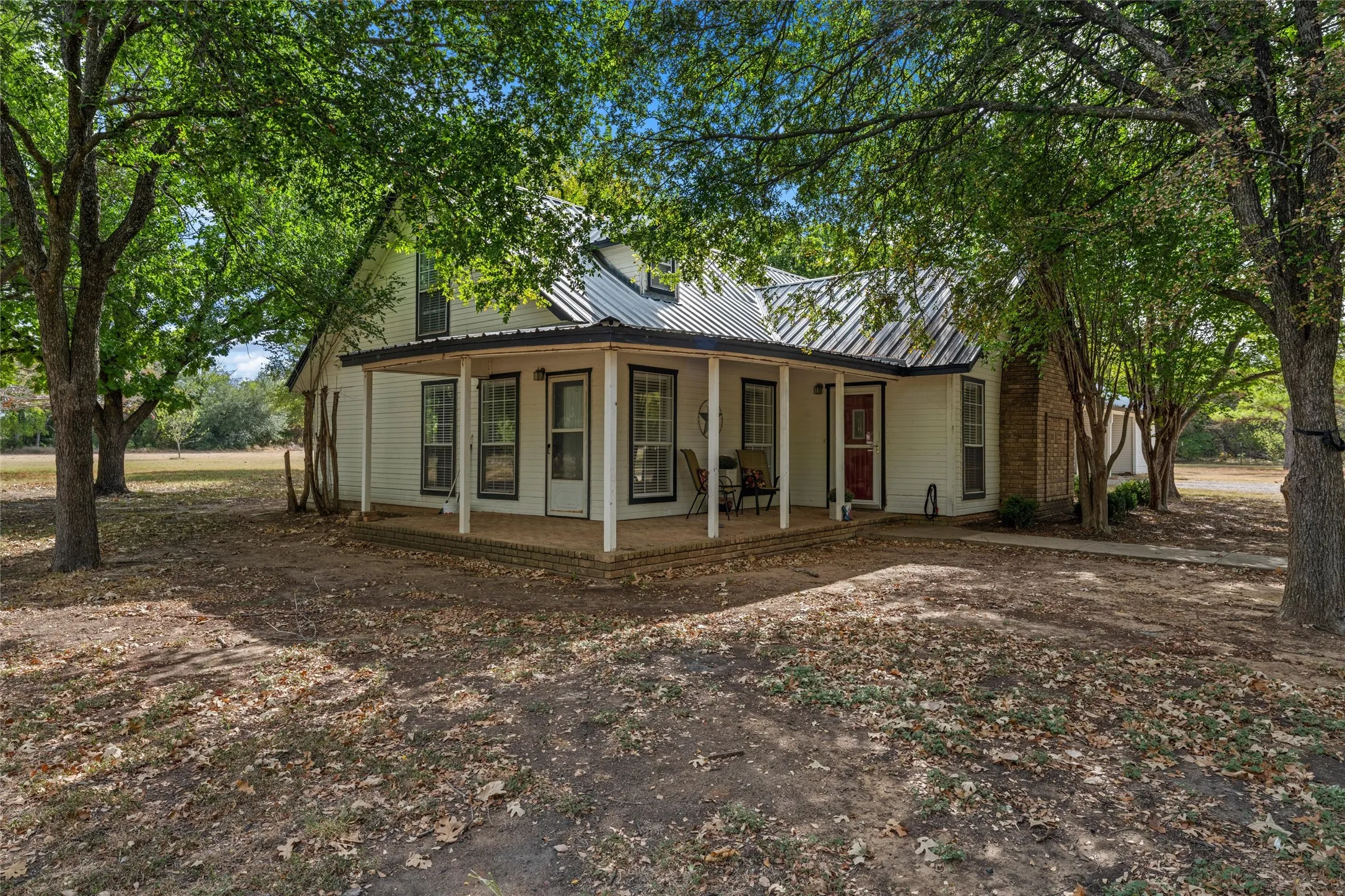 Single Family Residence For Sale in Hill County , 178 Murdoch Road, Whitney, Texas 76692, 3 Bedroom, 3 Bathroom, Garage spaces, 2,308 Sqft, built in 1986, mls#21393057, Real Estate Agent in Whitney, Homes For Sale in Hill county, Homes For Sale in Whitney, Realtor in Whitney Texas, Real Estate Brokerage Independent Realty Texas, Luminita Cordes Realtor