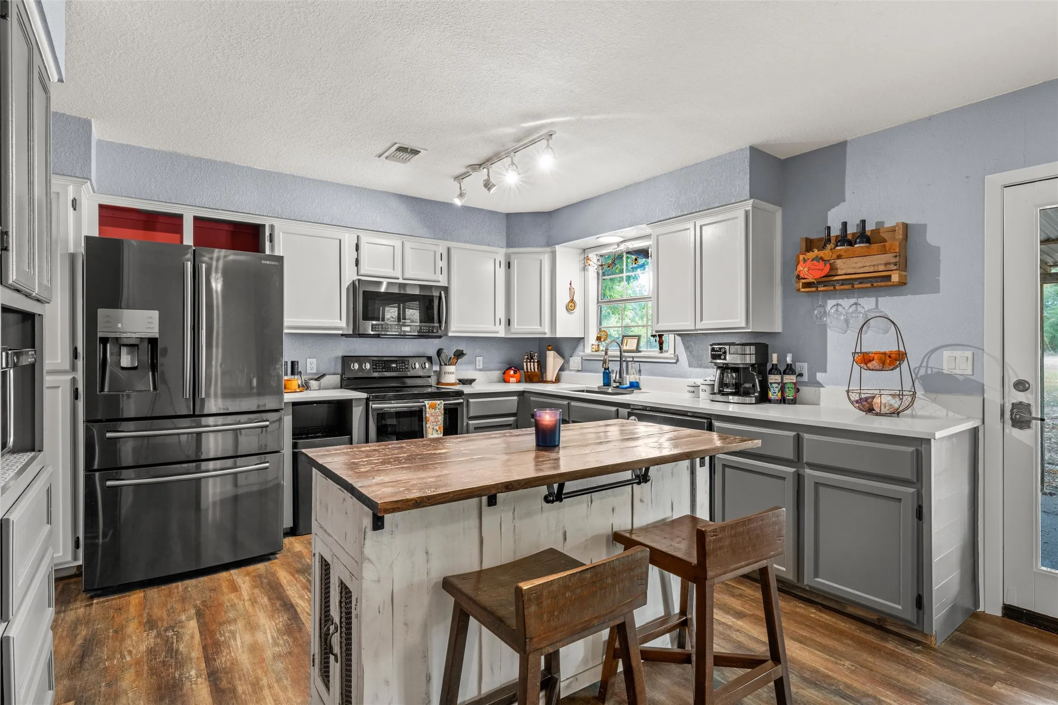 Single Family Residence For Sale in Hill County , 178 Murdoch Road, Whitney, Texas 76692, 3 Bedroom, 3 Bathroom, Garage spaces, 2,308 Sqft, built in 1986, mls#21393057, Real Estate Agent in Whitney, Homes For Sale in Hill county, Homes For Sale in Whitney, Realtor in Whitney Texas, Real Estate Brokerage Independent Realty Texas, Luminita Cordes Realtor
