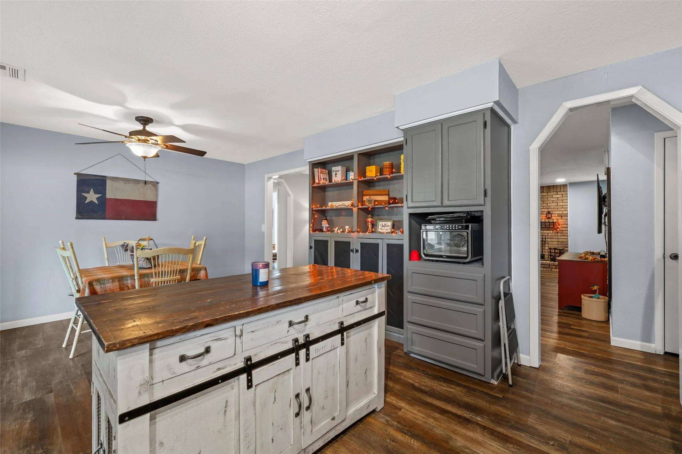 Single Family Residence For Sale in Hill County , 178 Murdoch Road, Whitney, Texas 76692, 3 Bedroom, 3 Bathroom, Garage spaces, 2,308 Sqft, built in 1986, mls#21393057, Real Estate Agent in Whitney, Homes For Sale in Hill county, Homes For Sale in Whitney, Realtor in Whitney Texas, Real Estate Brokerage Independent Realty Texas, Luminita Cordes Realtor