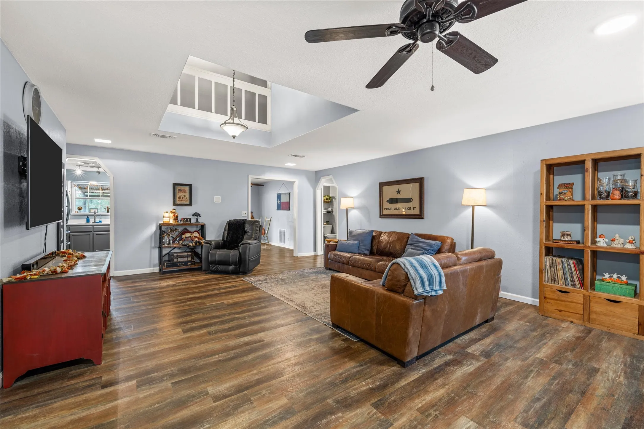 Single Family Residence For Sale in Hill County , 178 Murdoch Road, Whitney, Texas 76692, 3 Bedroom, 3 Bathroom, Garage spaces, 2,308 Sqft, built in 1986, mls#21393057, Real Estate Agent in Whitney, Homes For Sale in Hill county, Homes For Sale in Whitney, Realtor in Whitney Texas, Real Estate Brokerage Independent Realty Texas, Luminita Cordes Realtor