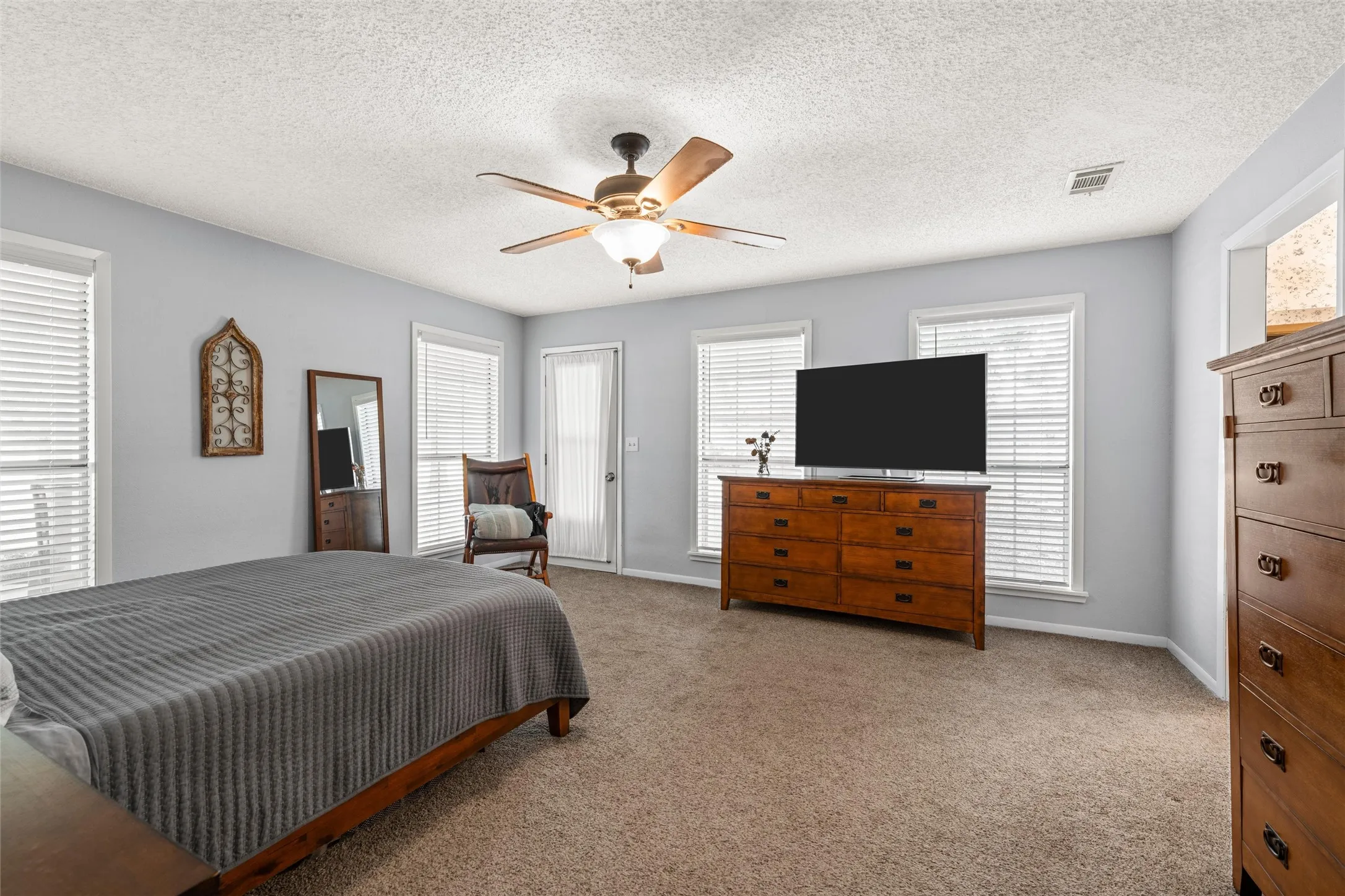 Single Family Residence For Sale in Hill County , 178 Murdoch Road, Whitney, Texas 76692, 3 Bedroom, 3 Bathroom, Garage spaces, 2,308 Sqft, built in 1986, mls#21393057, Real Estate Agent in Whitney, Homes For Sale in Hill county, Homes For Sale in Whitney, Realtor in Whitney Texas, Real Estate Brokerage Independent Realty Texas, Luminita Cordes Realtor