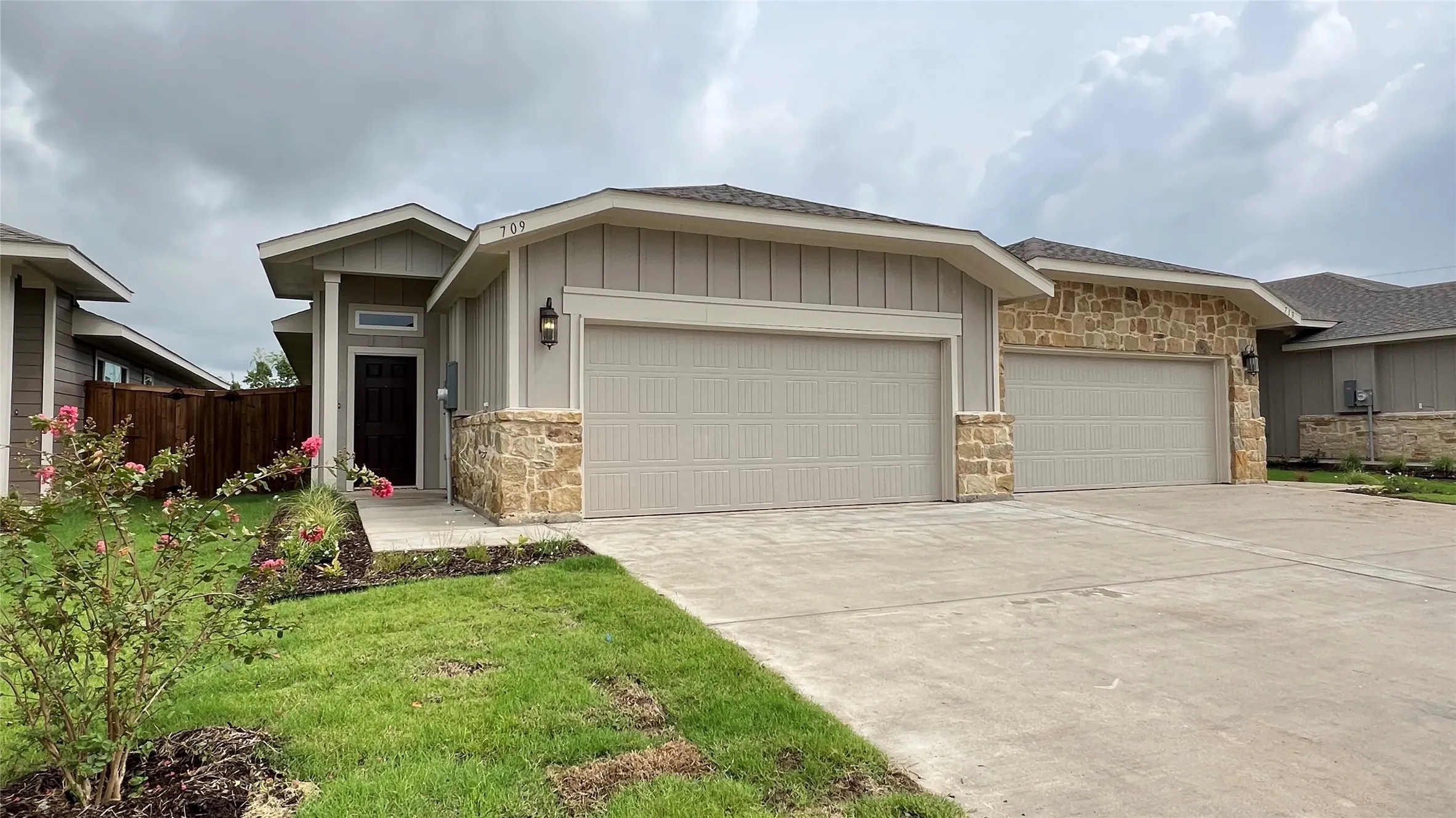 Duplex For Rent in Ellis County , 709 Blackland Drive, Venus, Texas 76084, 3 Bedroom, 2 Bathroom, 2 Garage spaces, 1,361 Sqft, built in 2024, mls#21393161, Real Estate Agent in Venus, Homes For Rent in Ellis county, Homes For Rent in Venus, Realtor in Venus Texas, Real Estate Brokerage Independent Realty Texas, Luminita Cordes Realtor