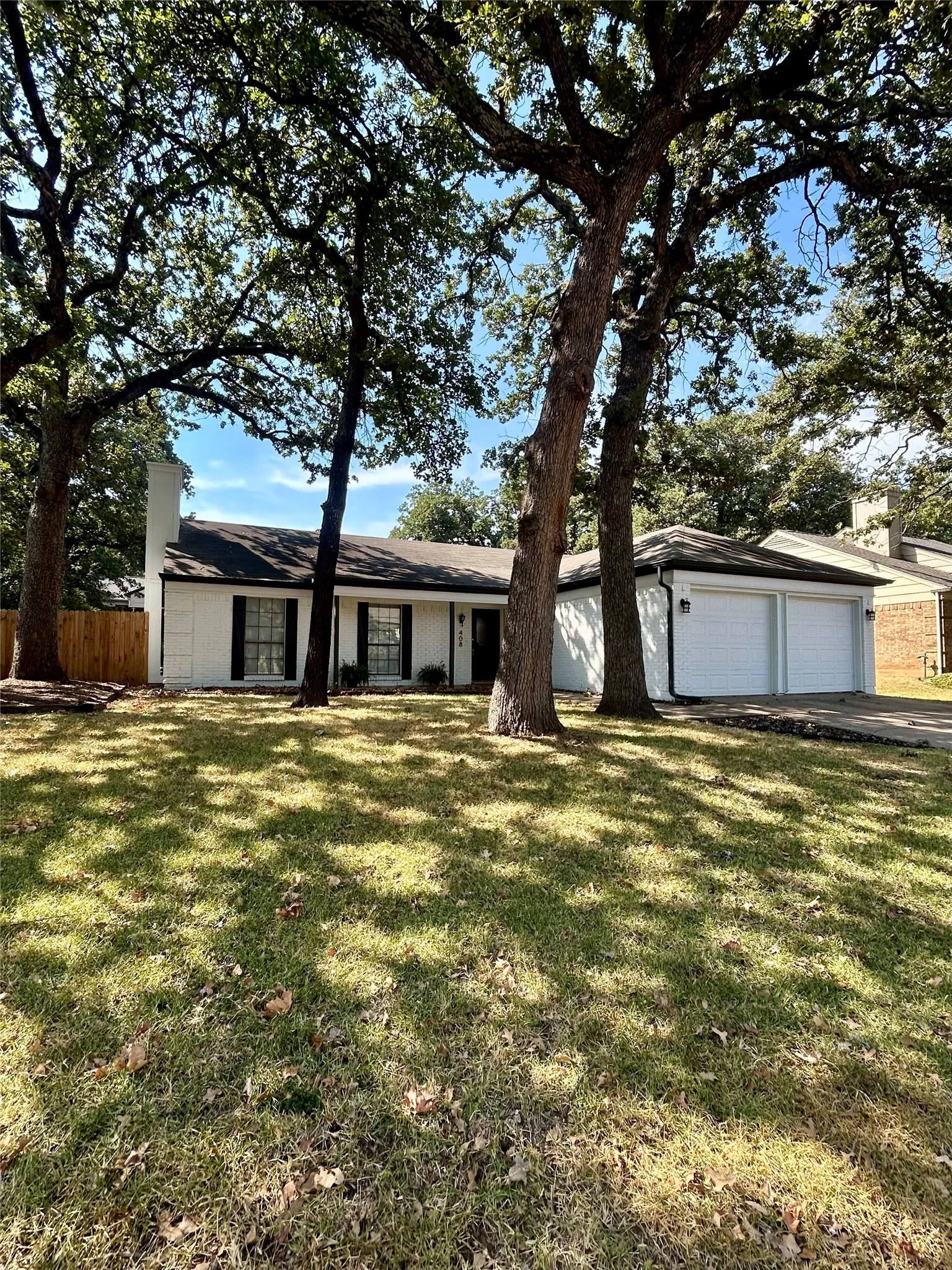 Single Family Residence For Rent in Tarrant County , 408 Thorn Wood Drive, Euless, Texas 76039, 3 Bedroom, 2 Bathroom, 2 Garage spaces, 1,523 Sqft, built in 1982, mls#21387862, Real Estate Agent in Euless, Homes For Rent in Tarrant county, Homes For Rent in Euless, Realtor in Euless Texas, Real Estate Brokerage Independent Realty Texas, Luminita Cordes Realtor