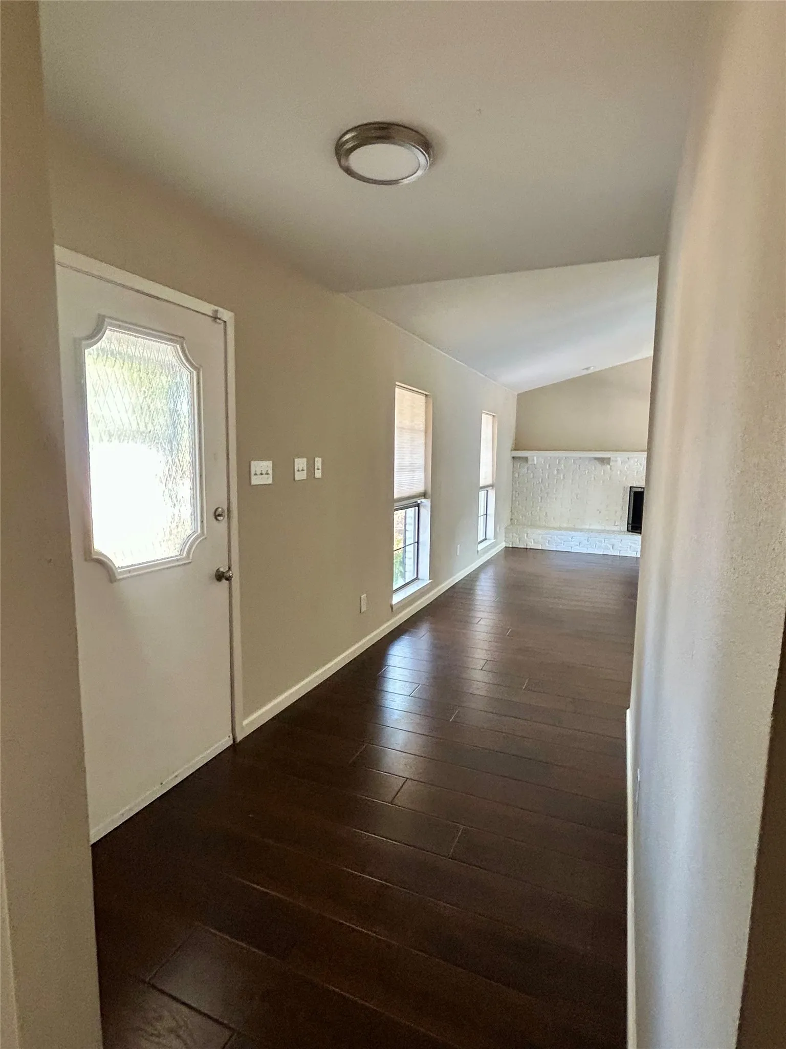 Single Family Residence For Rent in Tarrant County , 408 Thorn Wood Drive, Euless, Texas 76039, 3 Bedroom, 2 Bathroom, 2 Garage spaces, 1,523 Sqft, built in 1982, mls#21387862, Real Estate Agent in Euless, Homes For Rent in Tarrant county, Homes For Rent in Euless, Realtor in Euless Texas, Real Estate Brokerage Independent Realty Texas, Luminita Cordes Realtor