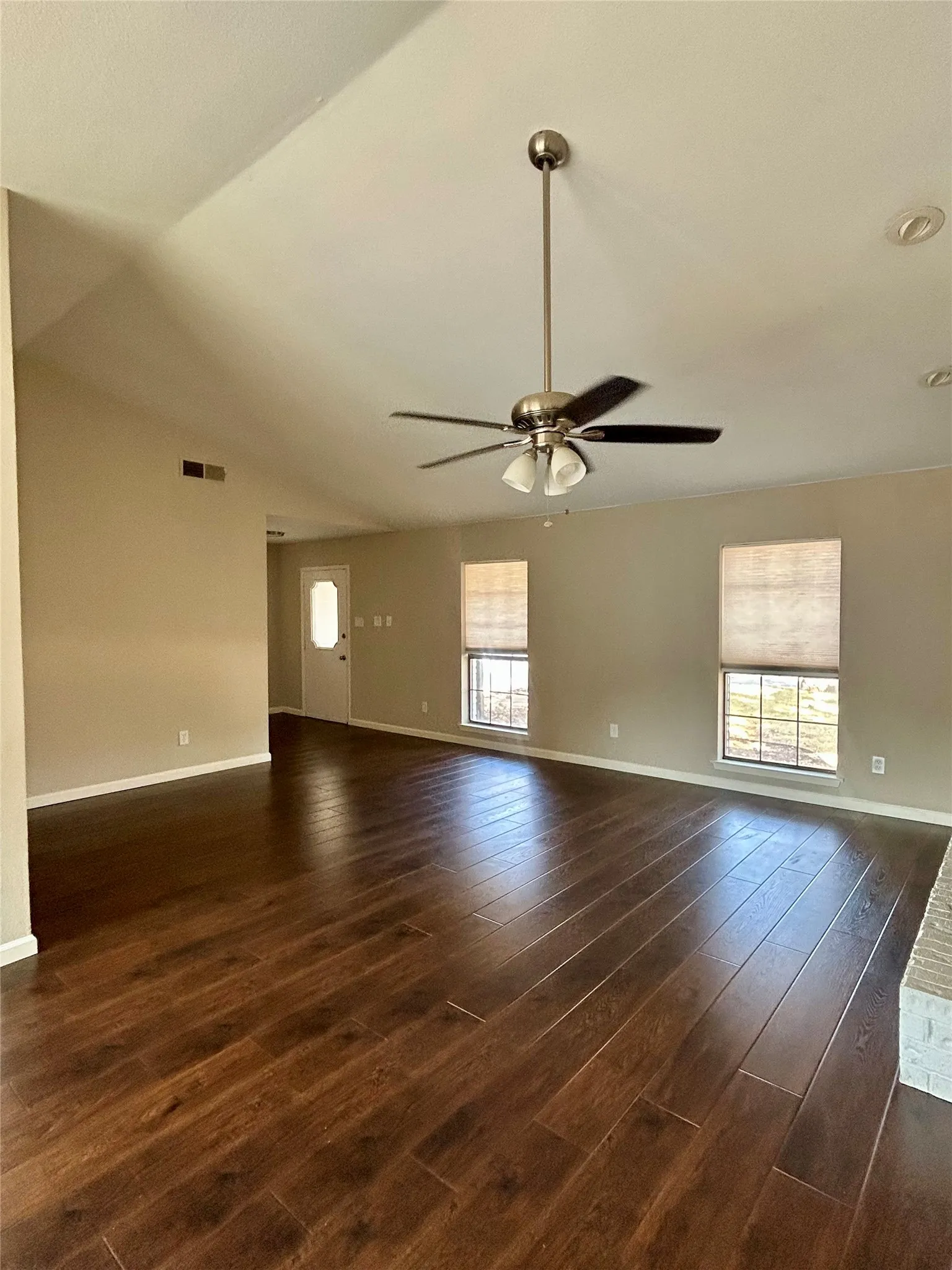 Single Family Residence For Rent in Tarrant County , 408 Thorn Wood Drive, Euless, Texas 76039, 3 Bedroom, 2 Bathroom, 2 Garage spaces, 1,523 Sqft, built in 1982, mls#21387862, Real Estate Agent in Euless, Homes For Rent in Tarrant county, Homes For Rent in Euless, Realtor in Euless Texas, Real Estate Brokerage Independent Realty Texas, Luminita Cordes Realtor