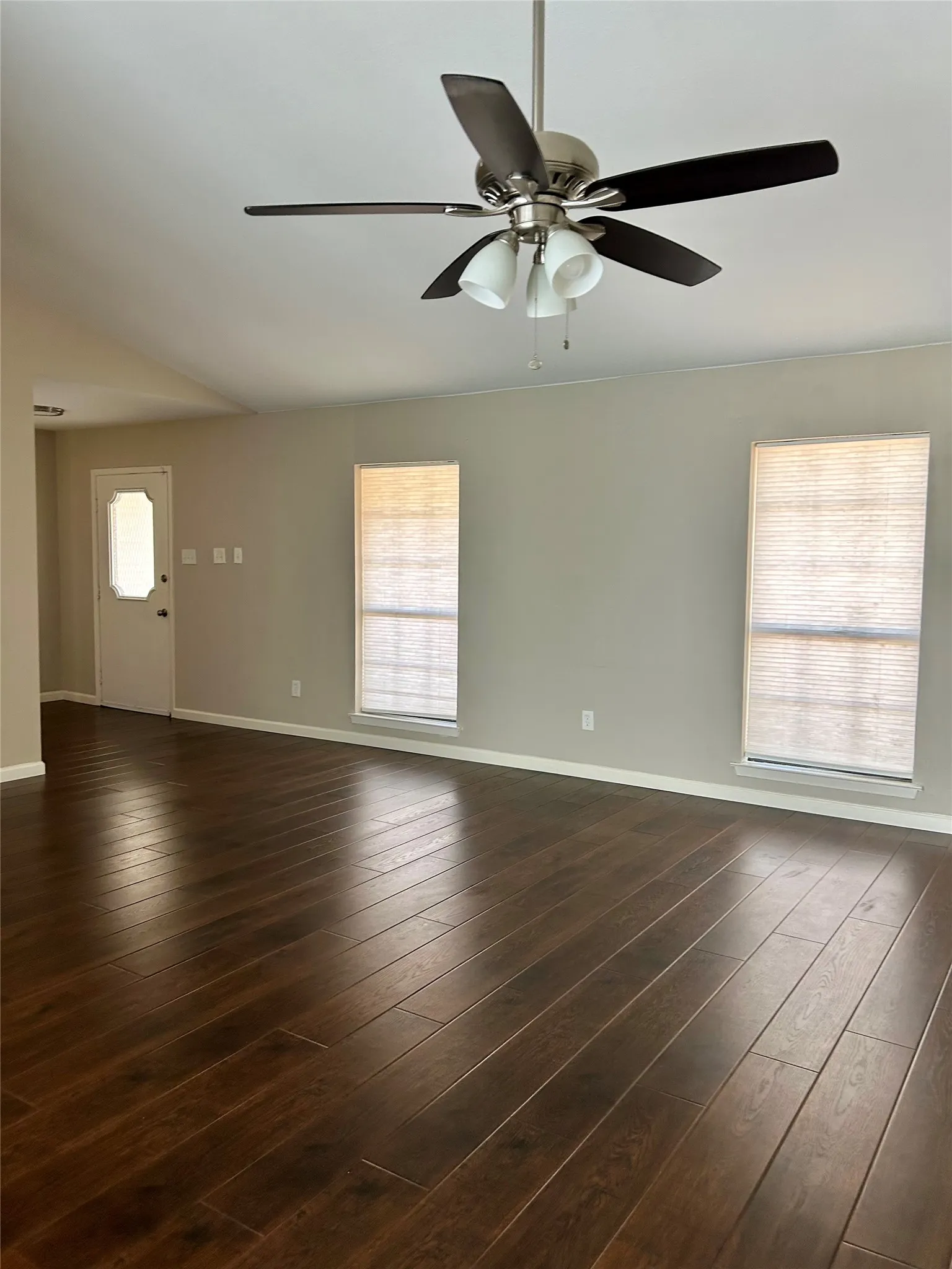 Single Family Residence For Rent in Tarrant County , 408 Thorn Wood Drive, Euless, Texas 76039, 3 Bedroom, 2 Bathroom, 2 Garage spaces, 1,523 Sqft, built in 1982, mls#21387862, Real Estate Agent in Euless, Homes For Rent in Tarrant county, Homes For Rent in Euless, Realtor in Euless Texas, Real Estate Brokerage Independent Realty Texas, Luminita Cordes Realtor