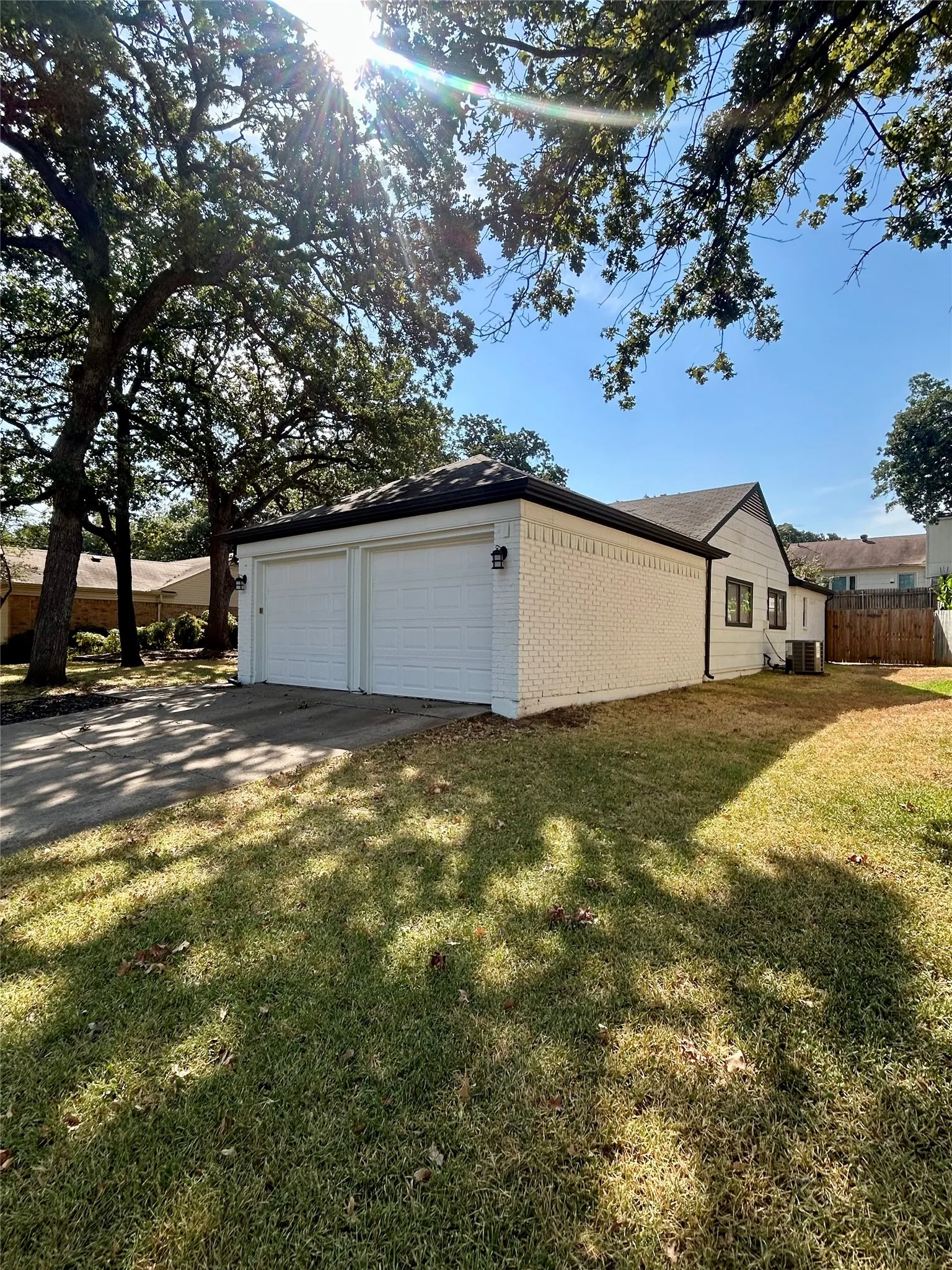 Single Family Residence For Rent in Tarrant County , 408 Thorn Wood Drive, Euless, Texas 76039, 3 Bedroom, 2 Bathroom, 2 Garage spaces, 1,523 Sqft, built in 1982, mls#21387862, Real Estate Agent in Euless, Homes For Rent in Tarrant county, Homes For Rent in Euless, Realtor in Euless Texas, Real Estate Brokerage Independent Realty Texas, Luminita Cordes Realtor