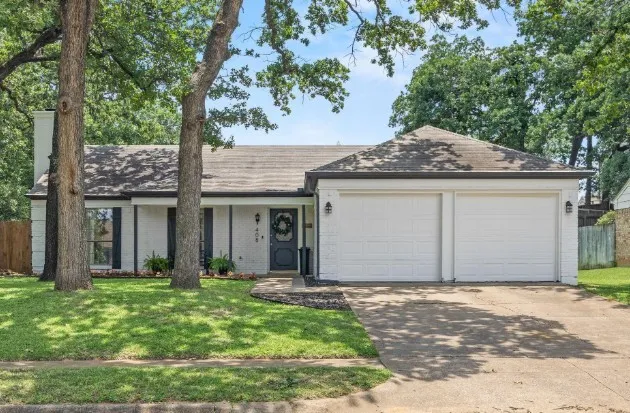 Single Family Residence For Rent in Tarrant County , 408 Thorn Wood Drive, Euless, Texas 76039, 3 Bedroom, 2 Bathroom, 2 Garage spaces, 1,523 Sqft, built in 1982, mls#21387862, Real Estate Agent in Euless, Homes For Rent in Tarrant county, Homes For Rent in Euless, Realtor in Euless Texas, Real Estate Brokerage Independent Realty Texas, Luminita Cordes Realtor