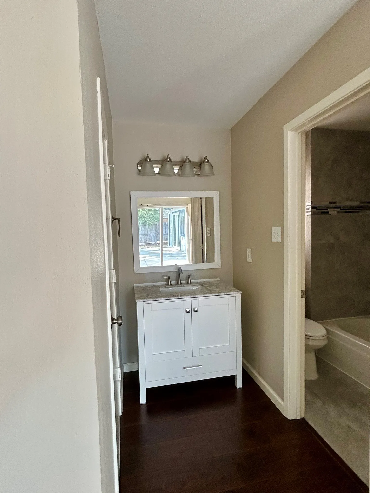 Single Family Residence For Rent in Tarrant County , 408 Thorn Wood Drive, Euless, Texas 76039, 3 Bedroom, 2 Bathroom, 2 Garage spaces, 1,523 Sqft, built in 1982, mls#21387862, Real Estate Agent in Euless, Homes For Rent in Tarrant county, Homes For Rent in Euless, Realtor in Euless Texas, Real Estate Brokerage Independent Realty Texas, Luminita Cordes Realtor
