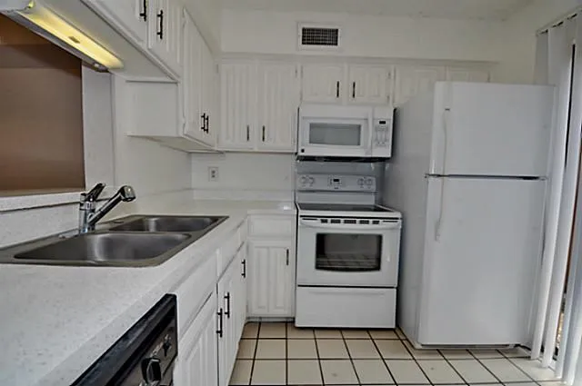 Townhouse For Rent in Dallas County , 5630 Spring Valley Road 24b, Dallas, Texas 75254, 1 Bedroom, 2 Bathroom, Garage spaces, 962 Sqft, built in 1982, mls#21393164, Real Estate Agent in Dallas, Homes For Rent in Dallas county, Homes For Rent in Dallas, Realtor in Dallas Texas, Real Estate Brokerage Independent Realty Texas, Luminita Cordes Realtor
