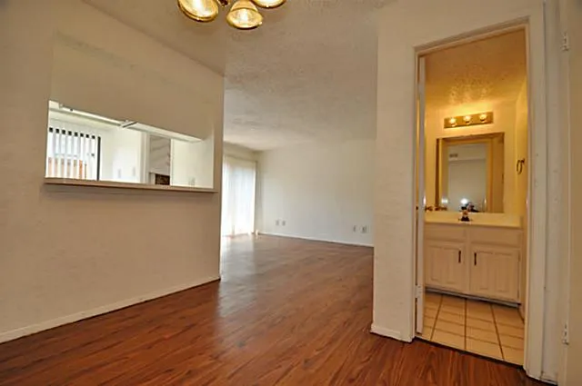 Townhouse For Rent in Dallas County , 5630 Spring Valley Road 24b, Dallas, Texas 75254, 1 Bedroom, 2 Bathroom, Garage spaces, 962 Sqft, built in 1982, mls#21393164, Real Estate Agent in Dallas, Homes For Rent in Dallas county, Homes For Rent in Dallas, Realtor in Dallas Texas, Real Estate Brokerage Independent Realty Texas, Luminita Cordes Realtor