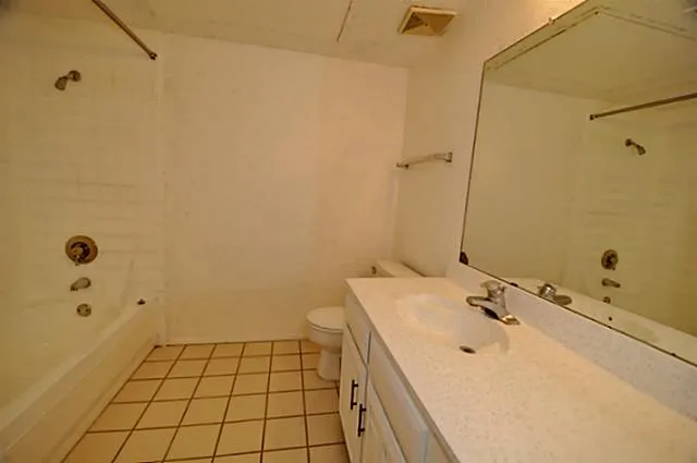 Townhouse For Rent in Dallas County , 5630 Spring Valley Road 24b, Dallas, Texas 75254, 1 Bedroom, 2 Bathroom, Garage spaces, 962 Sqft, built in 1982, mls#21393164, Real Estate Agent in Dallas, Homes For Rent in Dallas county, Homes For Rent in Dallas, Realtor in Dallas Texas, Real Estate Brokerage Independent Realty Texas, Luminita Cordes Realtor
