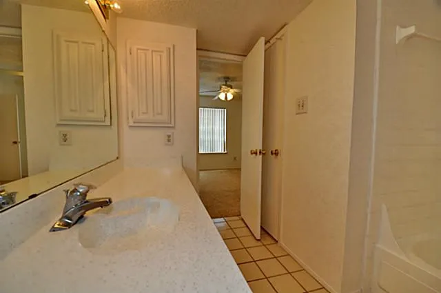 Townhouse For Rent in Dallas County , 5630 Spring Valley Road 24b, Dallas, Texas 75254, 1 Bedroom, 2 Bathroom, Garage spaces, 962 Sqft, built in 1982, mls#21393164, Real Estate Agent in Dallas, Homes For Rent in Dallas county, Homes For Rent in Dallas, Realtor in Dallas Texas, Real Estate Brokerage Independent Realty Texas, Luminita Cordes Realtor