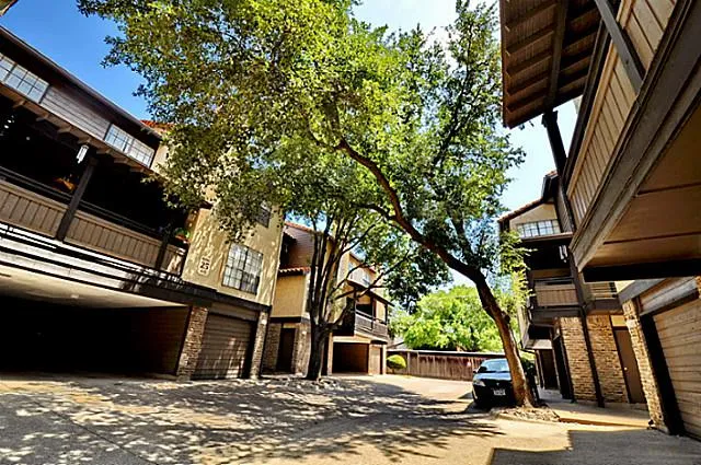Townhouse For Rent in Dallas County , 5630 Spring Valley Road 24b, Dallas, Texas 75254, 1 Bedroom, 2 Bathroom, Garage spaces, 962 Sqft, built in 1982, mls#21393164, Real Estate Agent in Dallas, Homes For Rent in Dallas county, Homes For Rent in Dallas, Realtor in Dallas Texas, Real Estate Brokerage Independent Realty Texas, Luminita Cordes Realtor