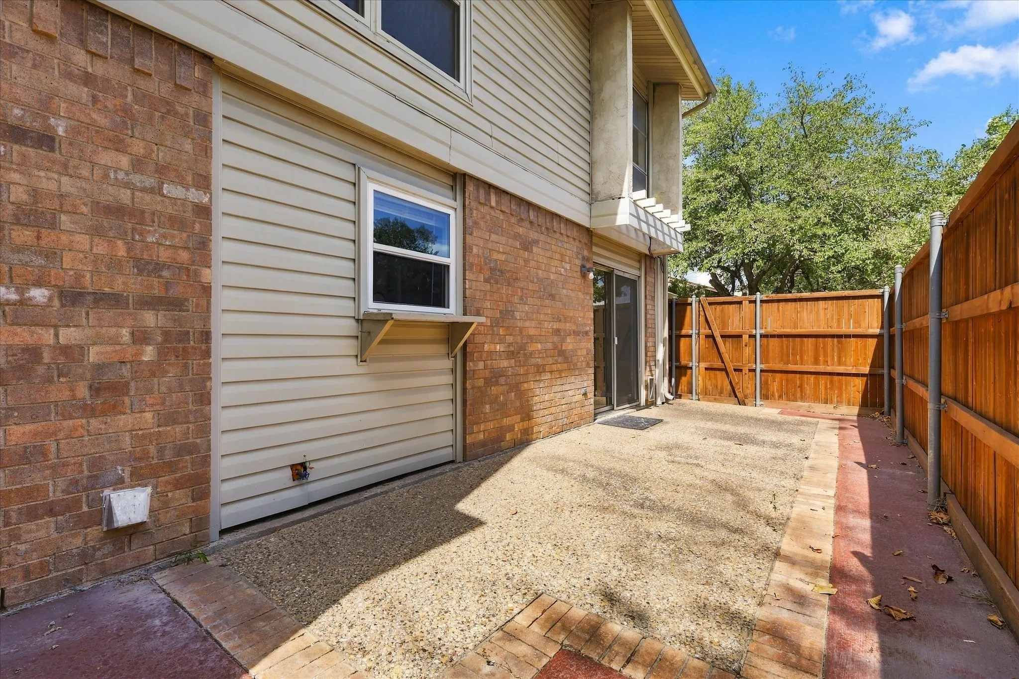 Single Family Residence For Sale in Dallas County , 1802 Greenspring Circle, Garland, Texas 75044, 4 Bedroom, 3 Bathroom, 2 Garage spaces, 1,687 Sqft, built in 1972, mls#21393076, Real Estate Agent in Garland, Homes For Sale in Dallas county, Homes For Sale in Garland, Realtor in Garland Texas, Real Estate Brokerage Independent Realty Texas, Luminita Cordes Realtor