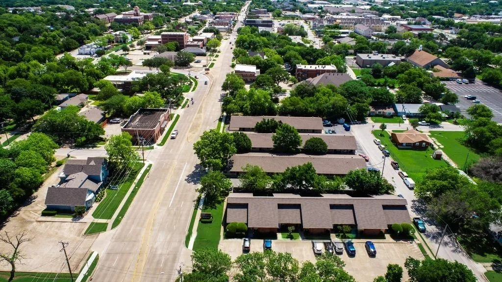 Office For Rent in Denton County , 376 W Main Street E, Lewisville, Texas 75057, 0, 0, Garage spaces, 0 Sqft, built in 1984, mls#21392510, Real Estate Agent in Lewisville, Homes For Rent in Denton county, Homes For Rent in Lewisville, Realtor in Lewisville Texas, Real Estate Brokerage Independent Realty Texas, Luminita Cordes Realtor