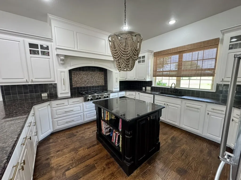Single Family Residence For Sale in Parker County , 570 S Sugartree Drive, Lipan, Texas 76462, 3 Bedroom, 2 Bathroom, 2 Garage spaces, 2,442 Sqft, built in 2013, mls#21391904, Real Estate Agent in Lipan, Homes For Sale in Parker county, Homes For Sale in Lipan, Realtor in Lipan Texas, Real Estate Brokerage Independent Realty Texas, Luminita Cordes Realtor