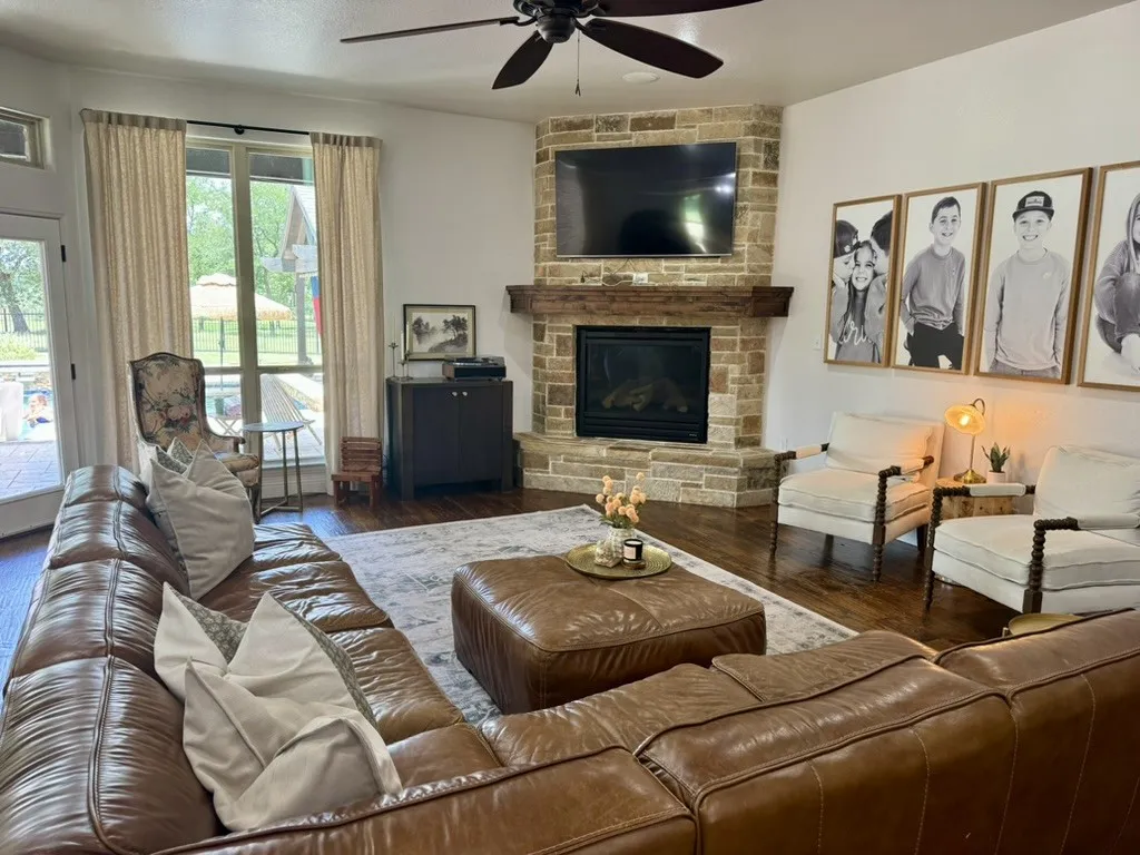 Single Family Residence For Sale in Parker County , 570 S Sugartree Drive, Lipan, Texas 76462, 3 Bedroom, 2 Bathroom, 2 Garage spaces, 2,442 Sqft, built in 2013, mls#21391904, Real Estate Agent in Lipan, Homes For Sale in Parker county, Homes For Sale in Lipan, Realtor in Lipan Texas, Real Estate Brokerage Independent Realty Texas, Luminita Cordes Realtor