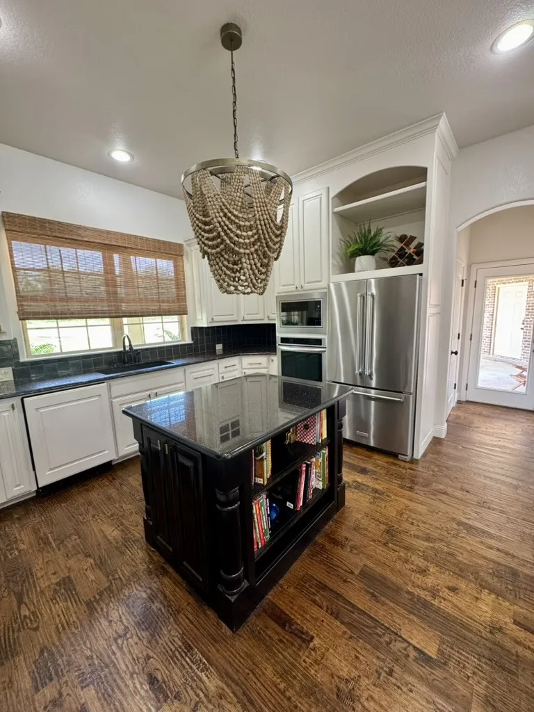 Single Family Residence For Sale in Parker County , 570 S Sugartree Drive, Lipan, Texas 76462, 3 Bedroom, 2 Bathroom, 2 Garage spaces, 2,442 Sqft, built in 2013, mls#21391904, Real Estate Agent in Lipan, Homes For Sale in Parker county, Homes For Sale in Lipan, Realtor in Lipan Texas, Real Estate Brokerage Independent Realty Texas, Luminita Cordes Realtor
