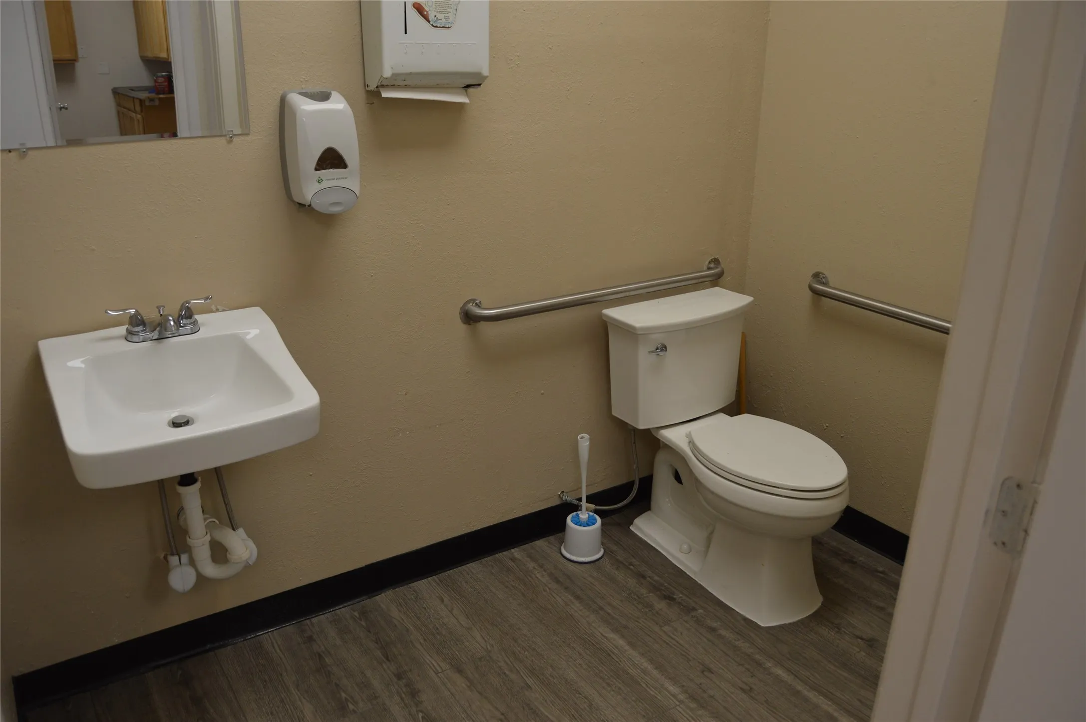 Office For Rent in Hunt County , 3931 Joe Ramsey Boulevard E A & B, Greenville, Texas 75401, 0, 0, Garage spaces, 0 Sqft, built in 1985, mls#21393142, Real Estate Agent in Greenville, Homes For Rent in Hunt county, Homes For Rent in Greenville, Realtor in Greenville Texas, Real Estate Brokerage Independent Realty Texas, Luminita Cordes Realtor