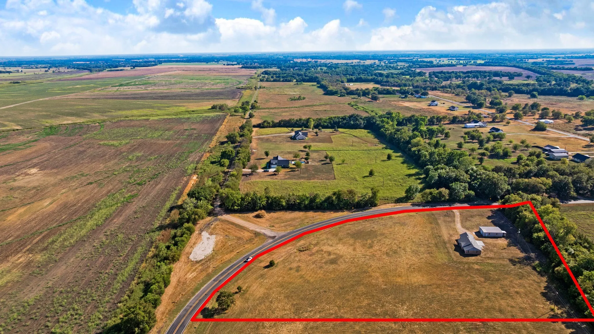 Single Family Residence For Sale in Lamar County , 7676 Farm Market 137 Road, Paris, Texas 75460, 3 Bedroom, 2 Bathroom, 2 Garage spaces, 1,337 Sqft, built in 1988, mls#21391894, Real Estate Agent in Paris, Homes For Sale in Lamar county, Homes For Sale in Paris, Realtor in Paris Texas, Real Estate Brokerage Independent Realty Texas, Luminita Cordes Realtor