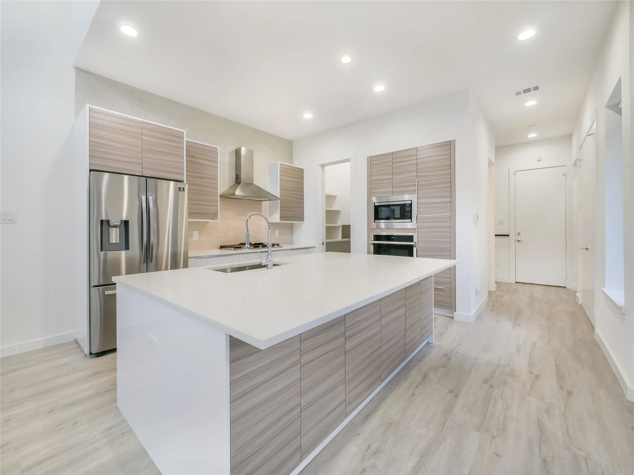 Duplex For Rent in Dallas County , 2326 Vagas Avenue, Dallas, Texas 75219, 3 Bedroom, 3 Bathroom, 2 Garage spaces, 2,258 Sqft, built in 2019, mls#21393171, Real Estate Agent in Dallas, Homes For Rent in Dallas county, Homes For Rent in Dallas, Realtor in Dallas Texas, Real Estate Brokerage Independent Realty Texas, Luminita Cordes Realtor