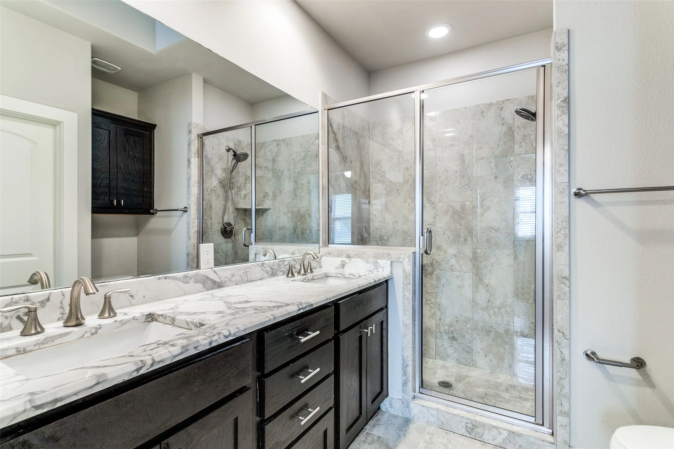 Townhouse For Rent in Dallas County , 4323 Dickason Avenue 2, Dallas, Texas 75219, 2 Bedroom, 3 Bathroom, 2 Garage spaces, 1,417 Sqft, built in 2014, mls#21393159, Real Estate Agent in Dallas, Homes For Rent in Dallas county, Homes For Rent in Dallas, Realtor in Dallas Texas, Real Estate Brokerage Independent Realty Texas, Luminita Cordes Realtor