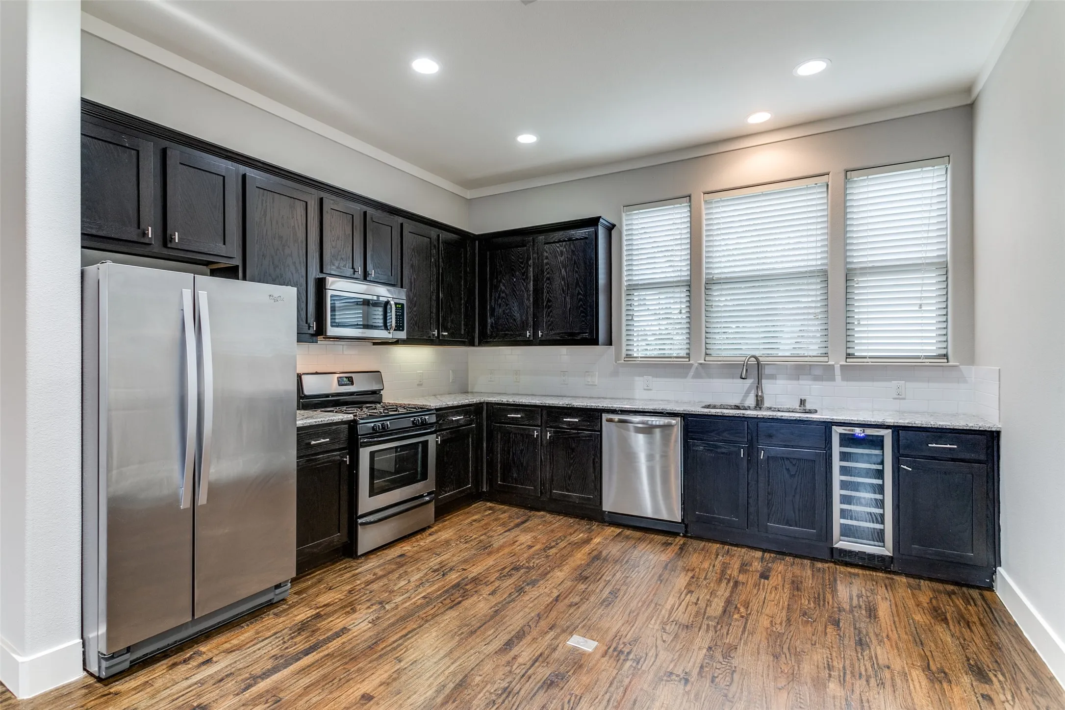 Townhouse For Rent in Dallas County , 4323 Dickason Avenue 2, Dallas, Texas 75219, 2 Bedroom, 3 Bathroom, 2 Garage spaces, 1,417 Sqft, built in 2014, mls#21393159, Real Estate Agent in Dallas, Homes For Rent in Dallas county, Homes For Rent in Dallas, Realtor in Dallas Texas, Real Estate Brokerage Independent Realty Texas, Luminita Cordes Realtor