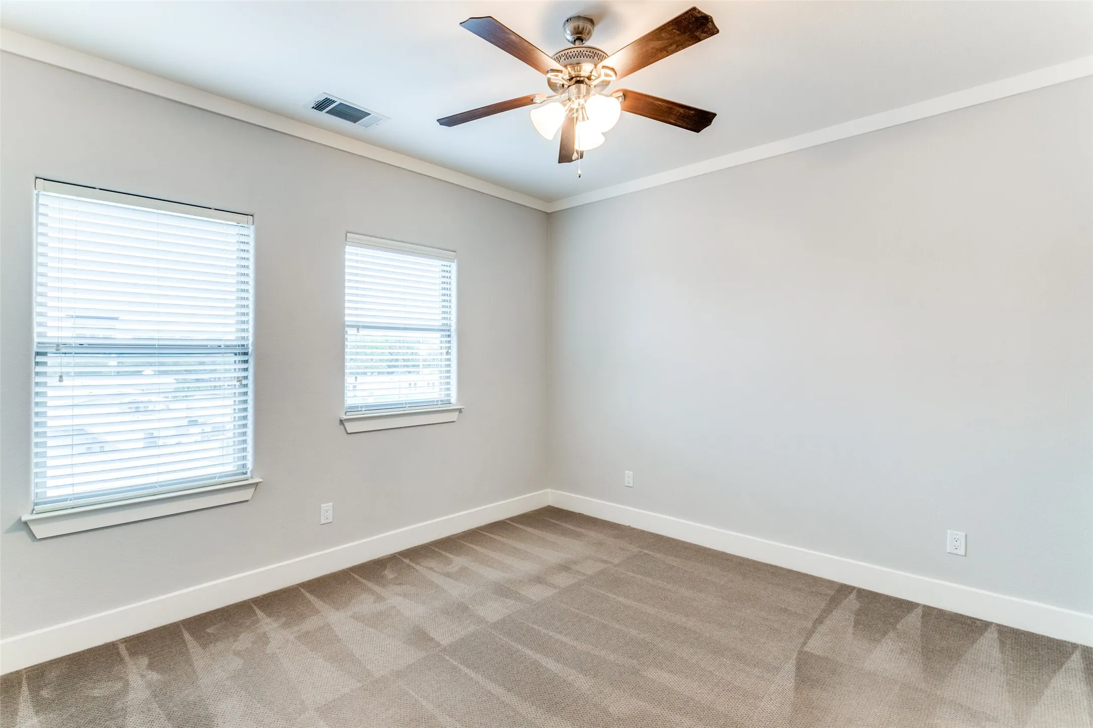 Townhouse For Rent in Dallas County , 4323 Dickason Avenue 2, Dallas, Texas 75219, 2 Bedroom, 3 Bathroom, 2 Garage spaces, 1,417 Sqft, built in 2014, mls#21393159, Real Estate Agent in Dallas, Homes For Rent in Dallas county, Homes For Rent in Dallas, Realtor in Dallas Texas, Real Estate Brokerage Independent Realty Texas, Luminita Cordes Realtor