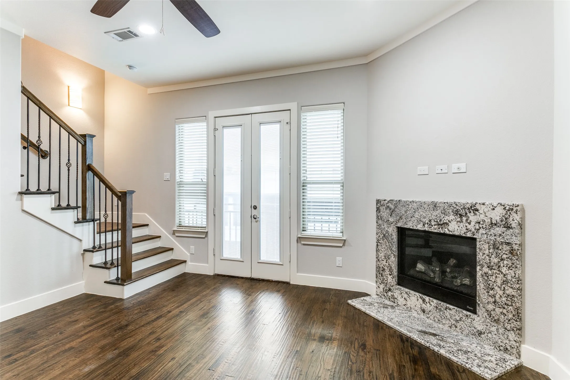 Townhouse For Rent in Dallas County , 4323 Dickason Avenue 2, Dallas, Texas 75219, 2 Bedroom, 3 Bathroom, 2 Garage spaces, 1,417 Sqft, built in 2014, mls#21393159, Real Estate Agent in Dallas, Homes For Rent in Dallas county, Homes For Rent in Dallas, Realtor in Dallas Texas, Real Estate Brokerage Independent Realty Texas, Luminita Cordes Realtor
